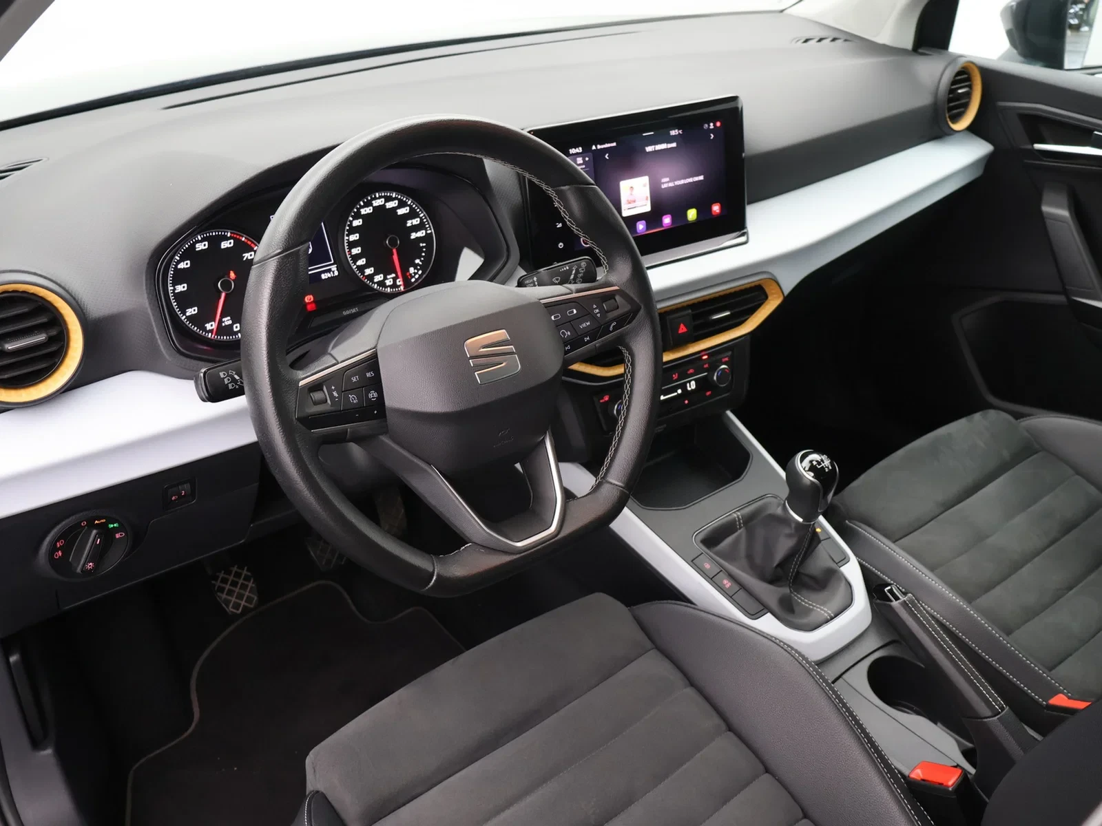 SEAT Arona Arona Move! 1.0TSI 95PK *LEDER*ALCANTARA*CAMERA*PDC*APP-CONNECT*BLTH*...*