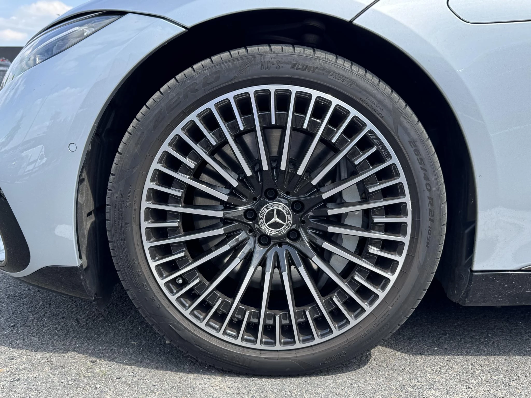 Mercedes-Benz-EQS-image-6