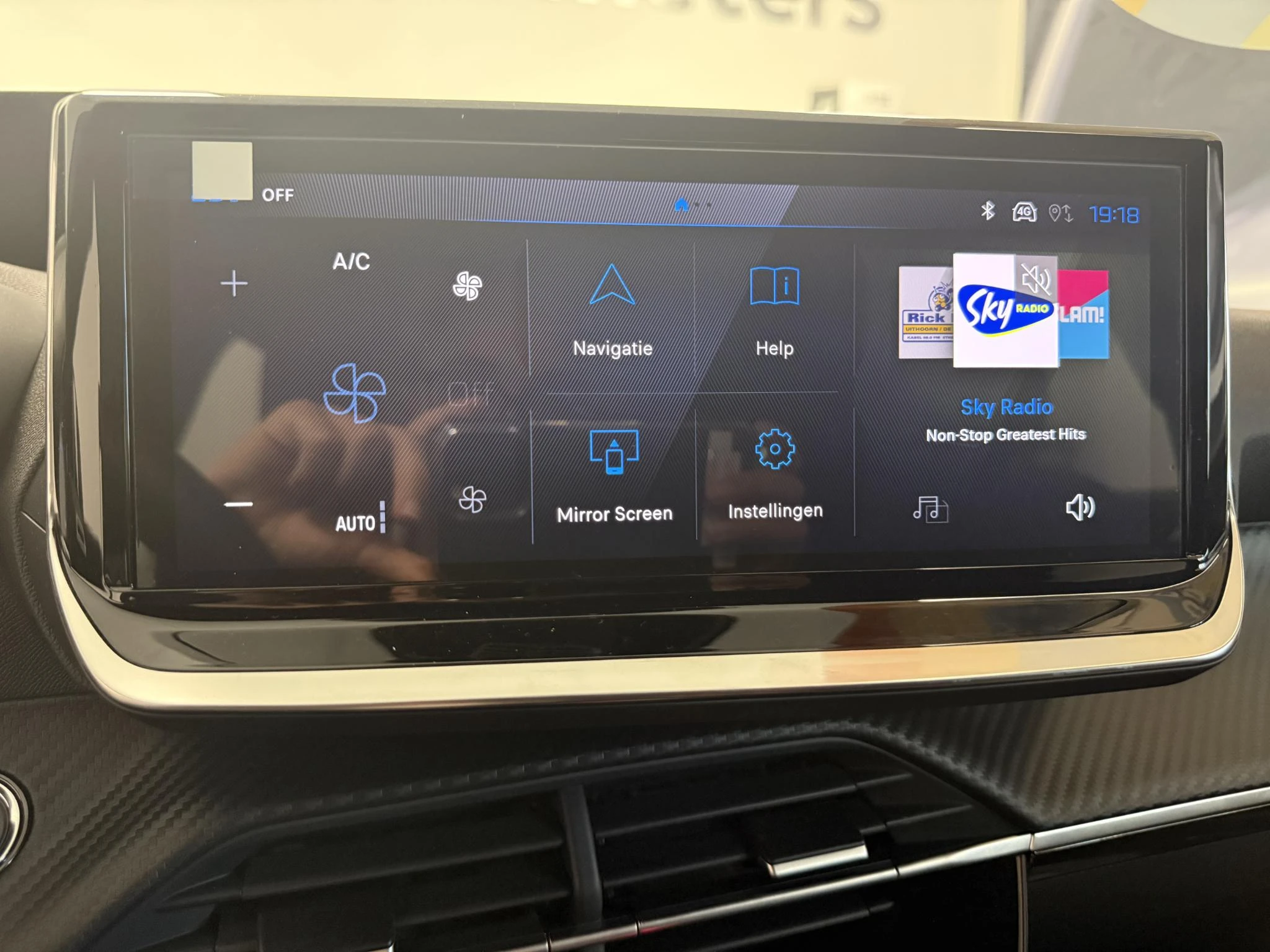 Peugeot 2008 1.2 Hybrid 110 Allure