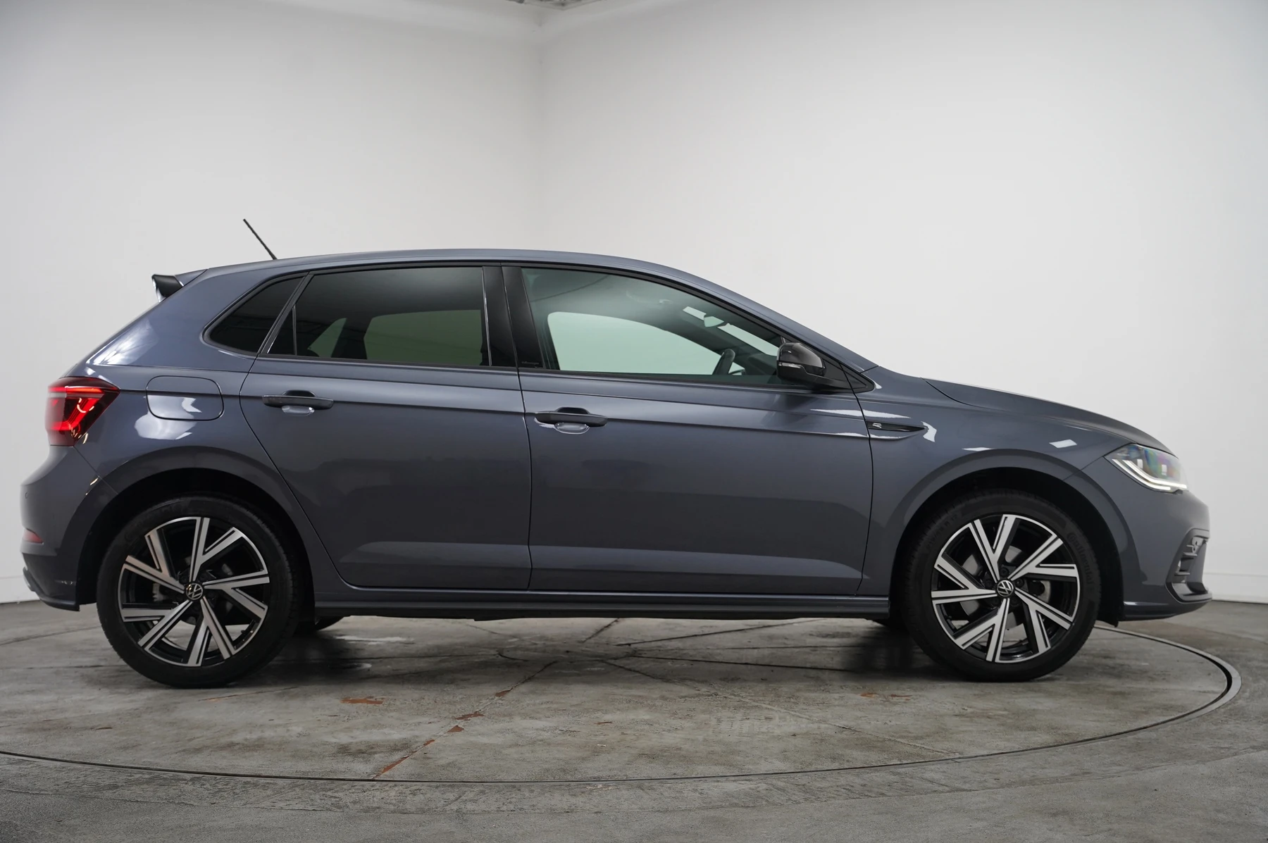 Volkswagen-Polo-image-3