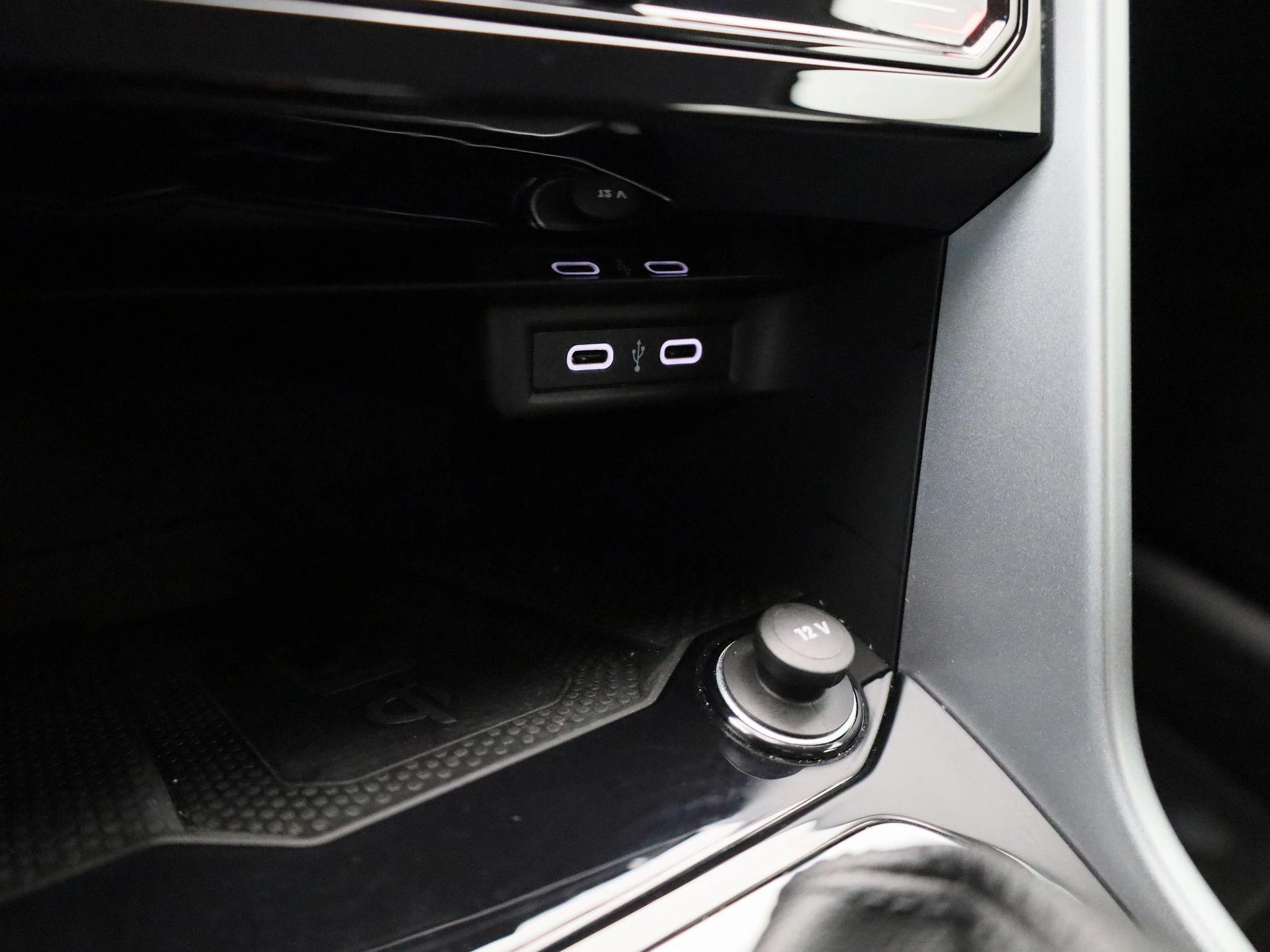 Volkswagen-T-Roc-image-28