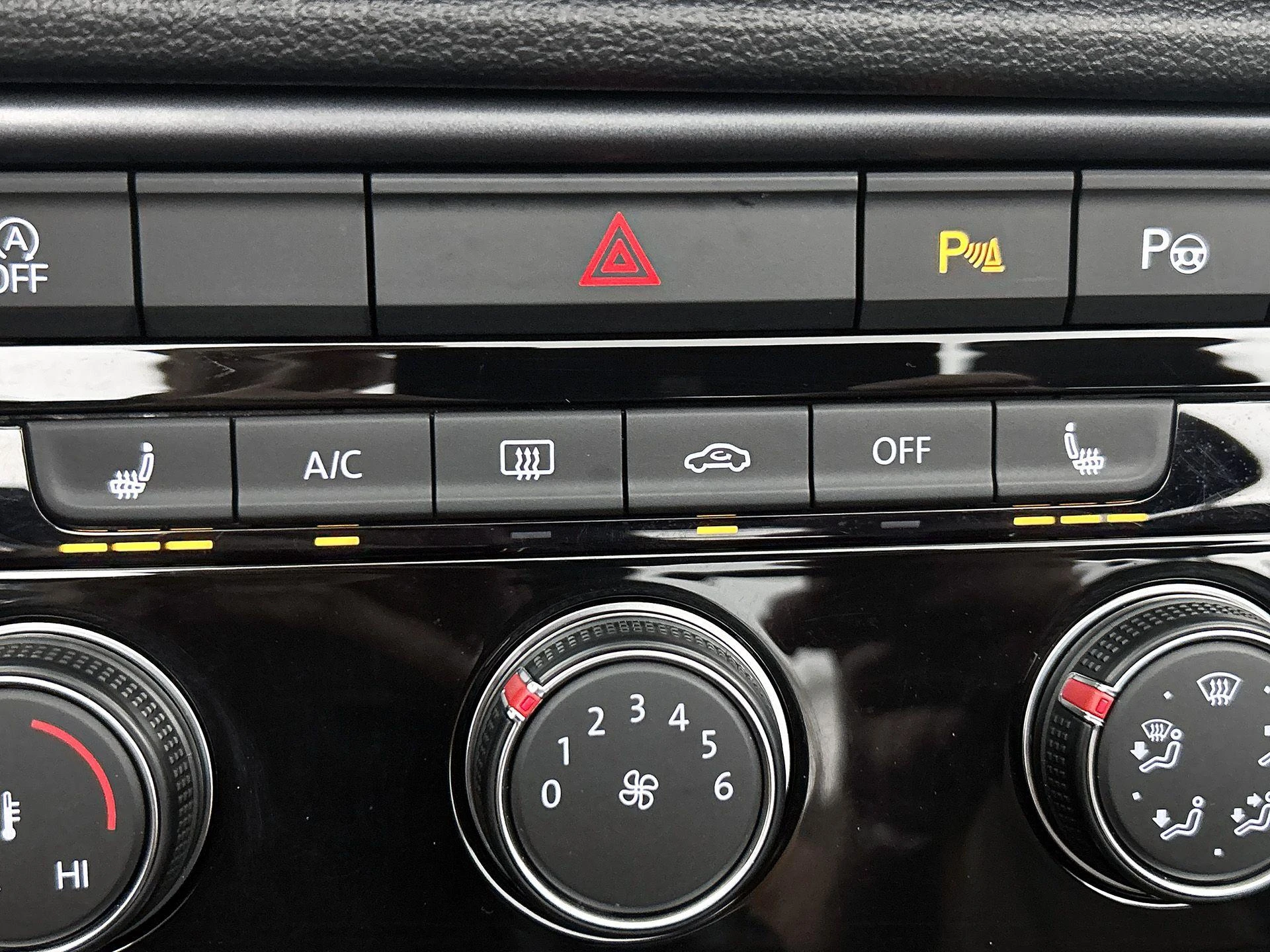 Volkswagen-T-Roc-image-7