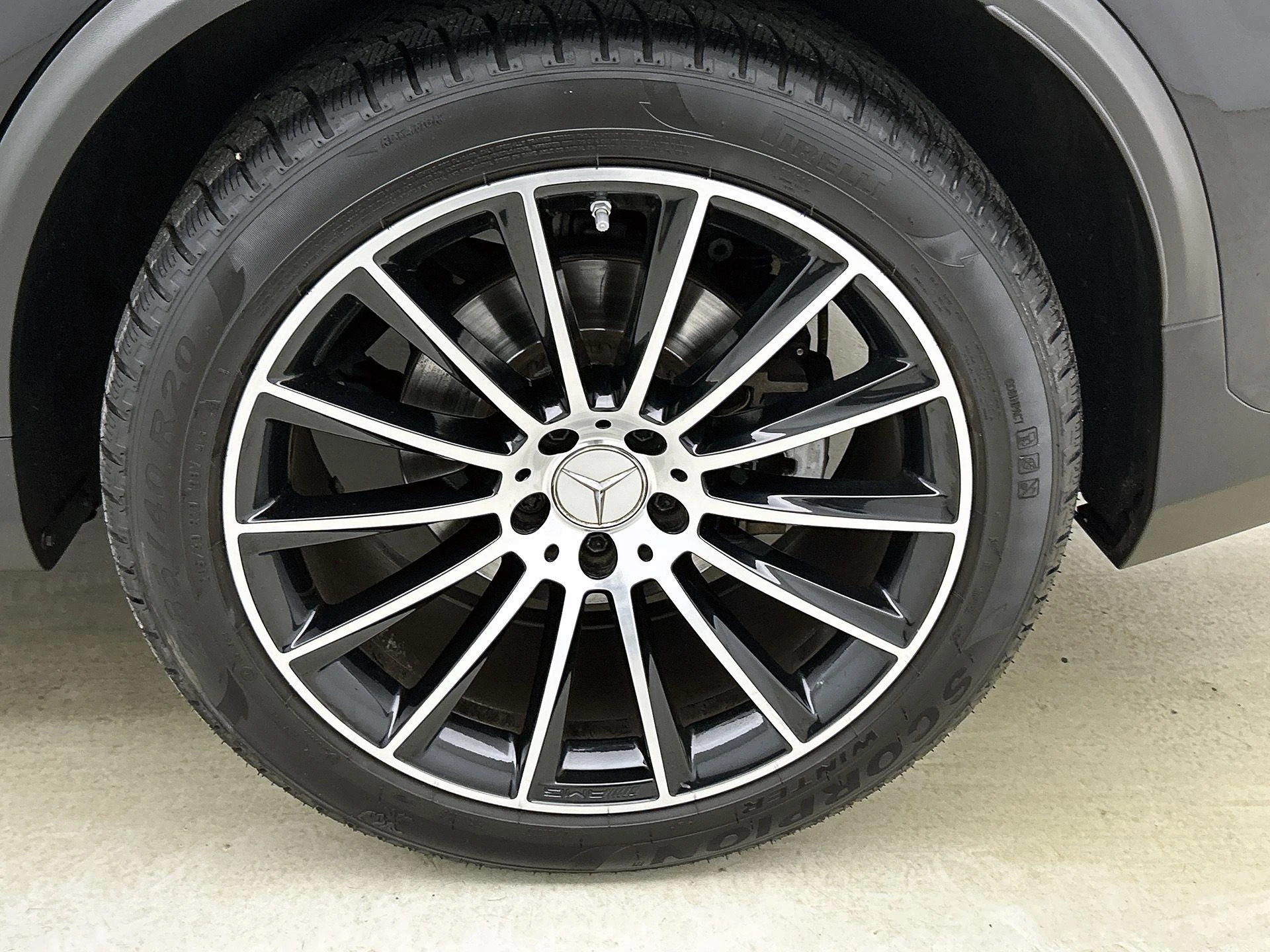 Mercedes-Benz-GLC-image-43