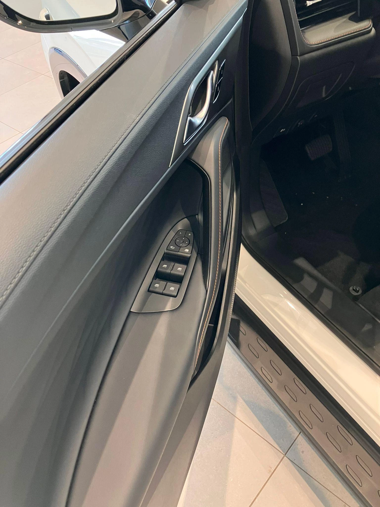 MG EHS 1.5T Luxury