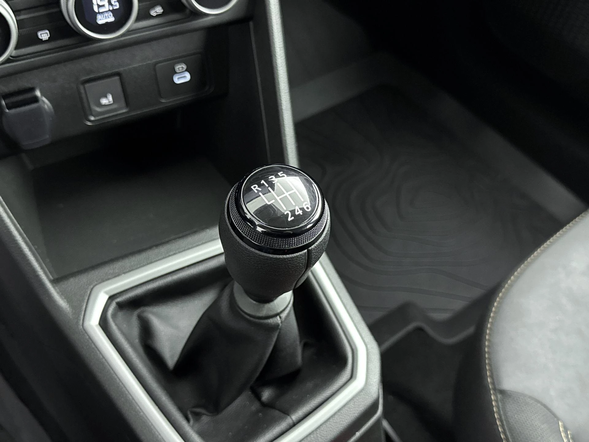 Dacia-Sandero Stepway-image-12