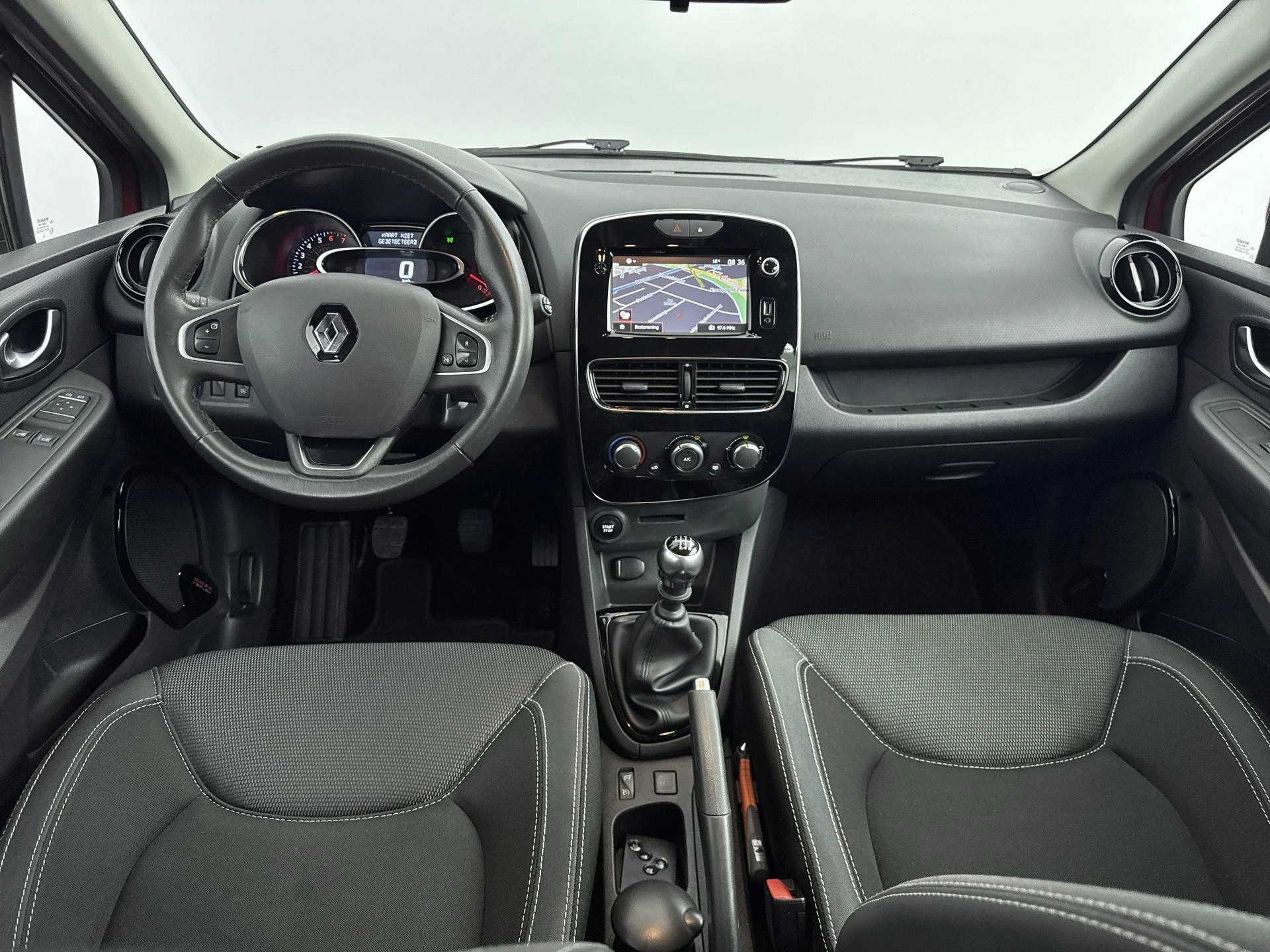 Renault-Clio-image-17