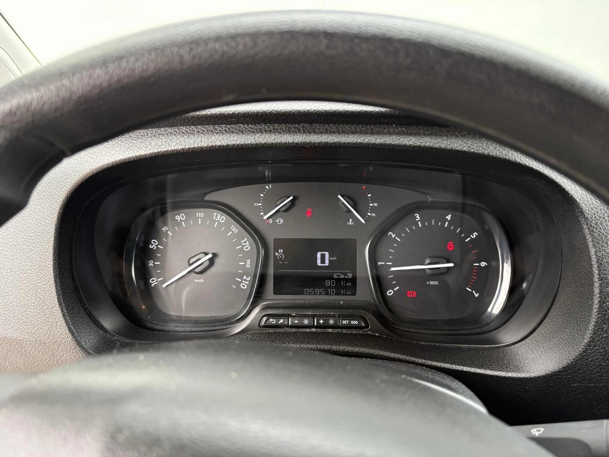 Peugeot-Expert-image-12