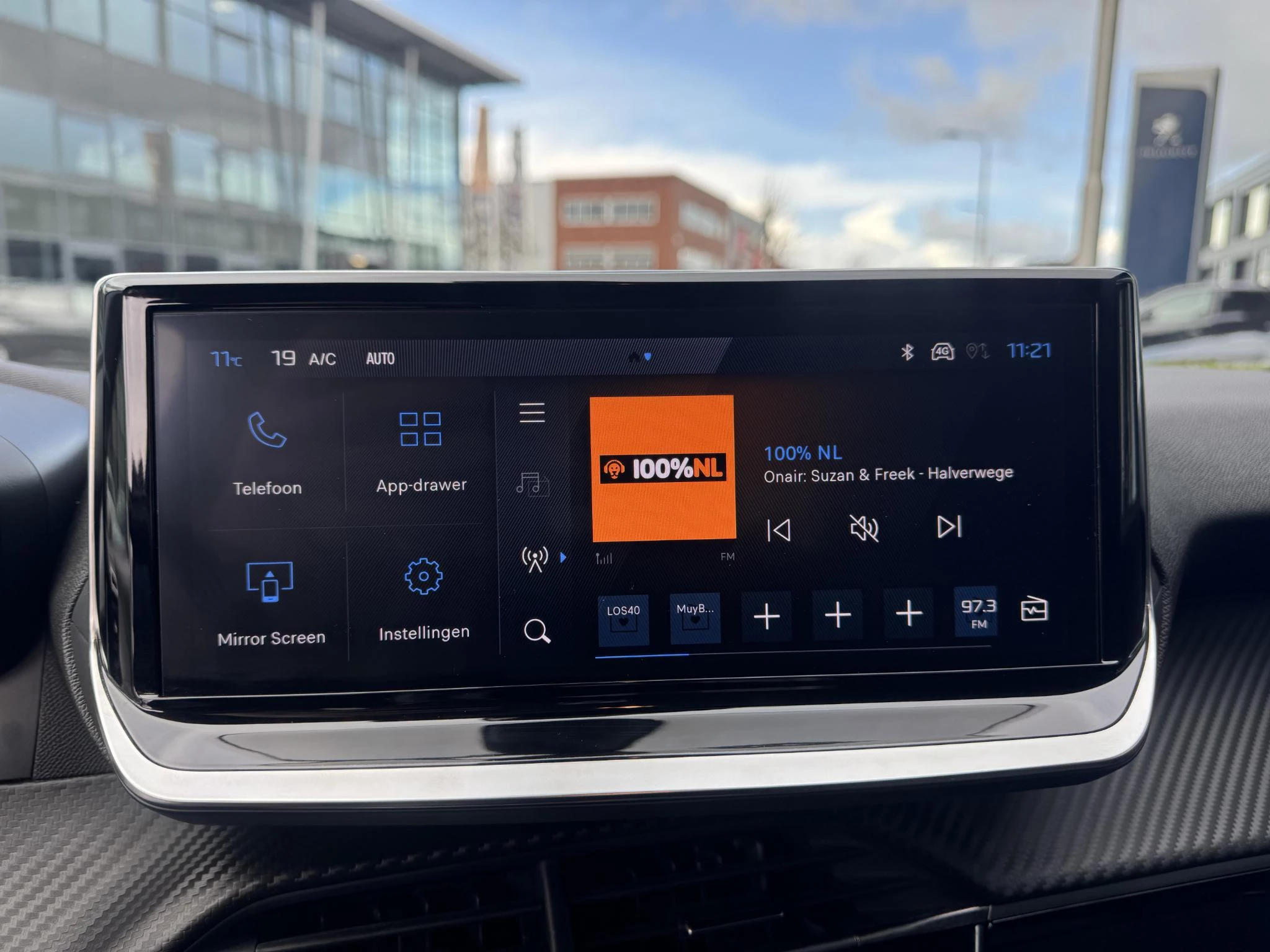 Peugeot-208-image-17