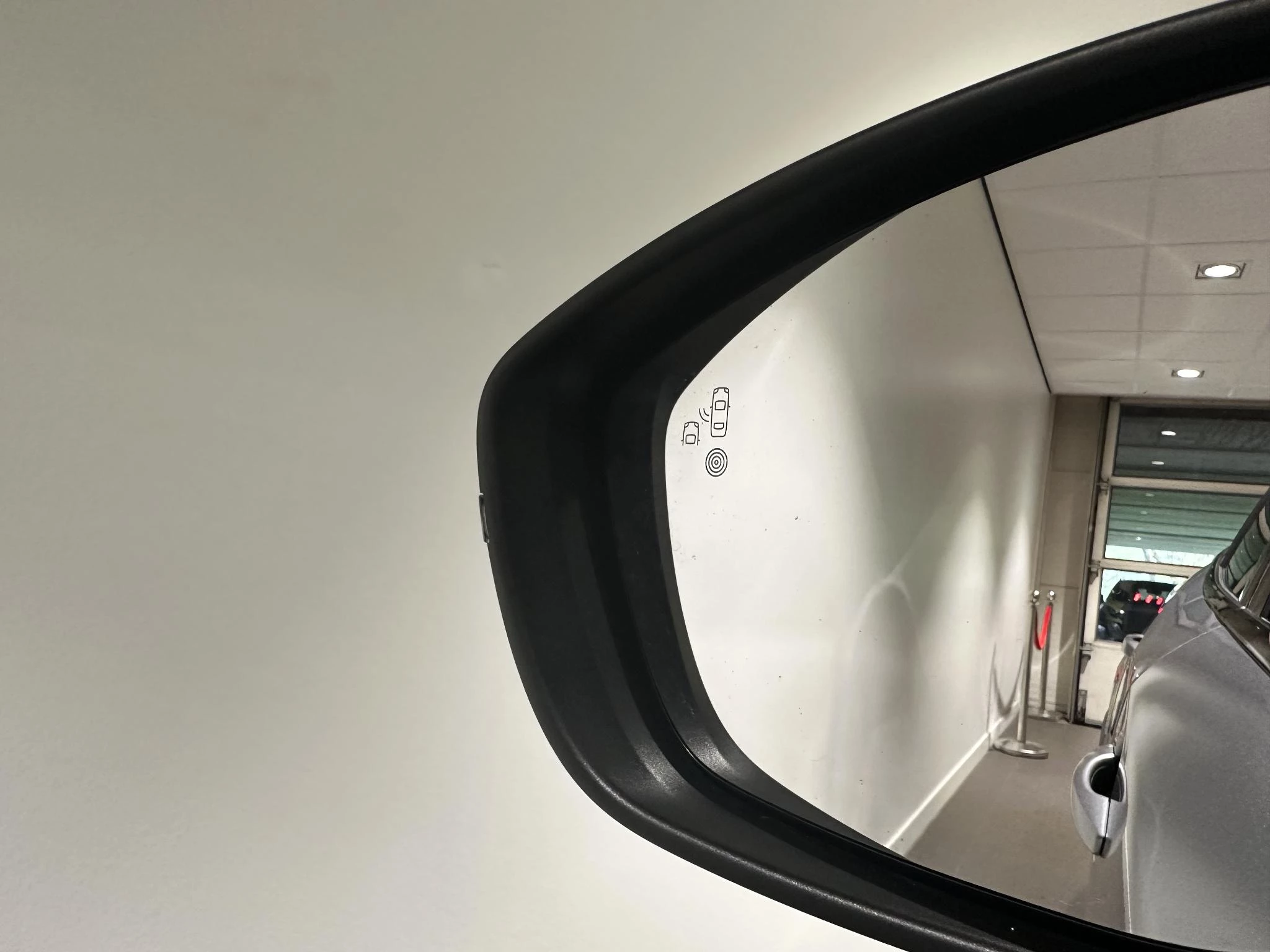 Peugeot-e-2008-image-19