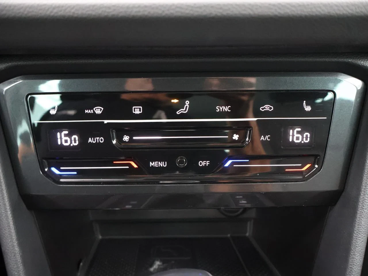 Volkswagen-Tiguan-image-16