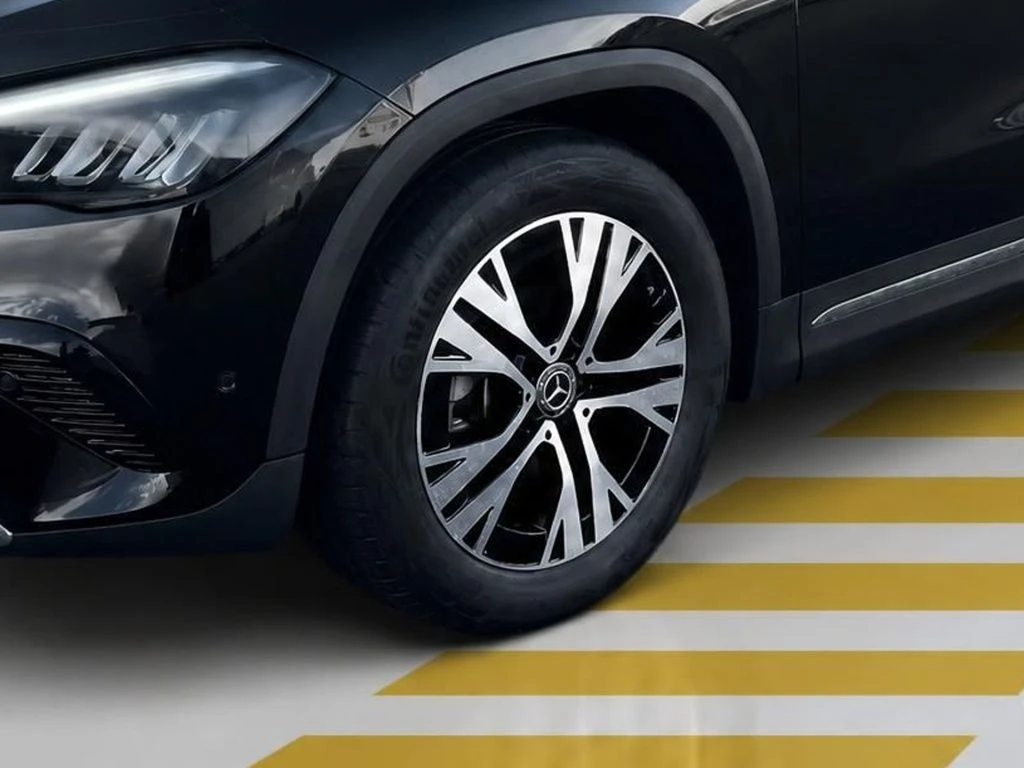 Mercedes-Benz-GLA 200 d-image-5