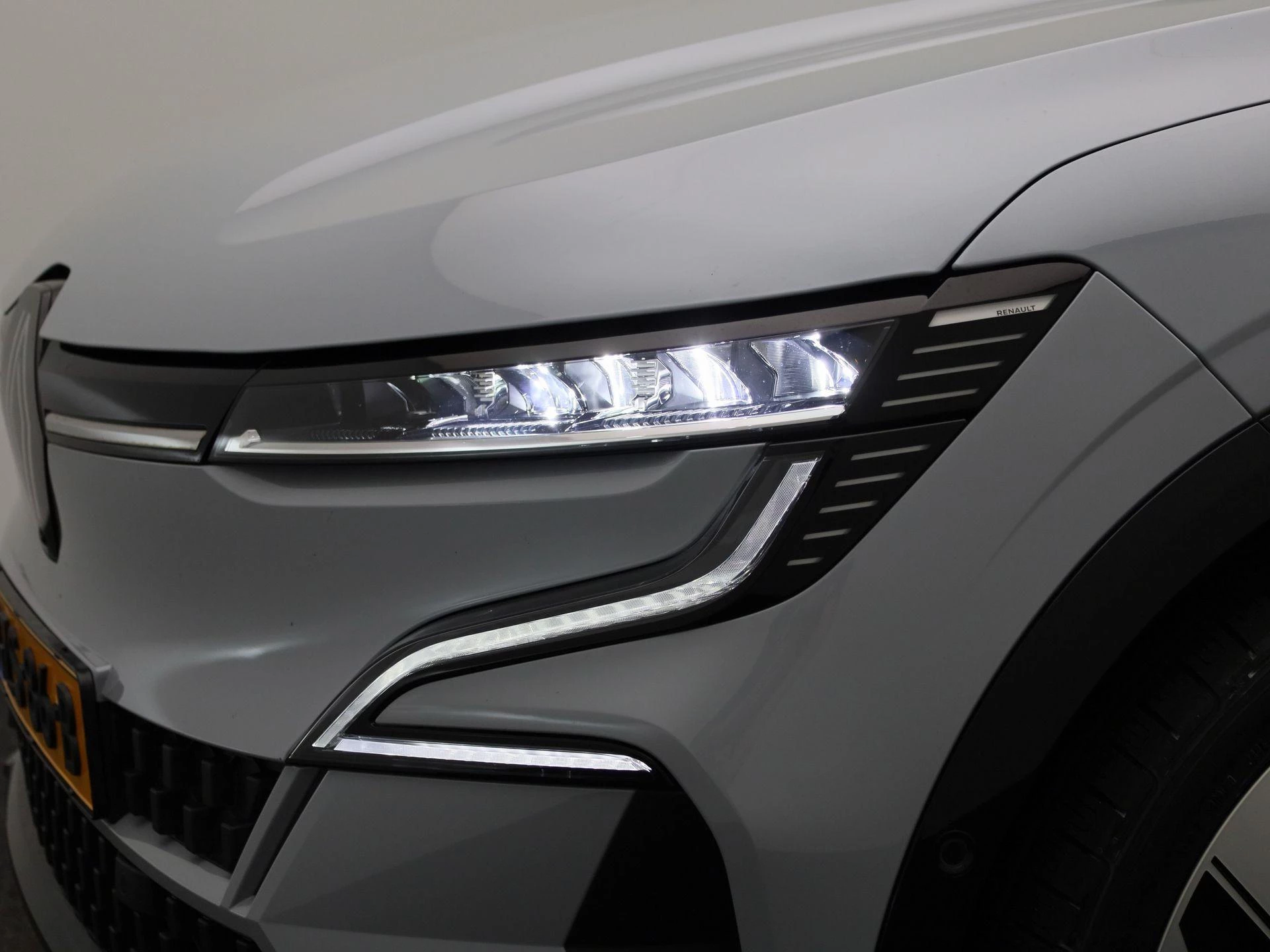 Renault-Megane E-Tech-image-13