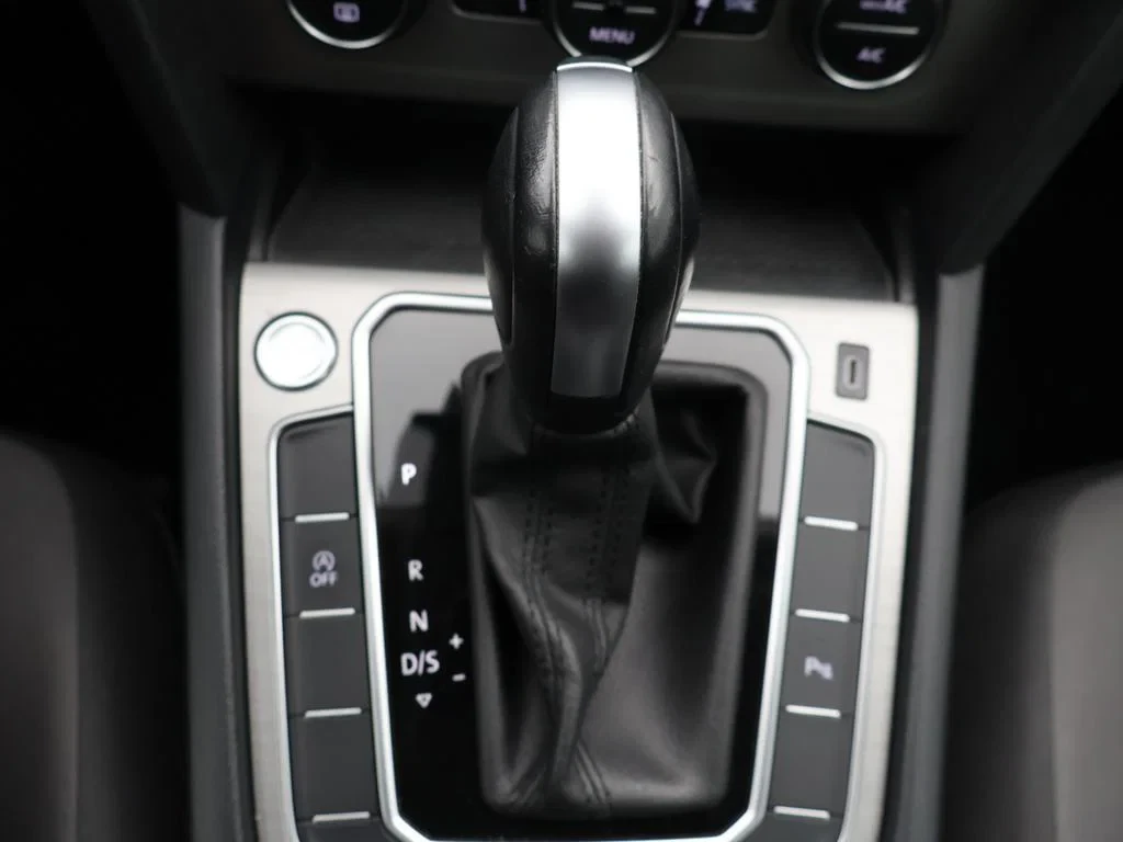 Volkswagen-Passat-image-22