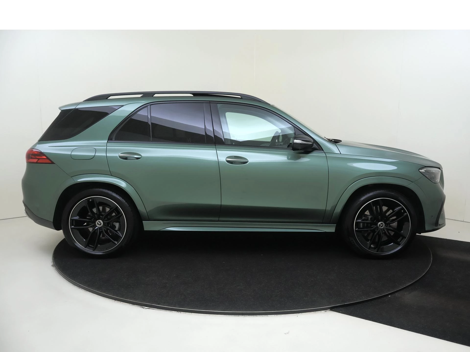 Mercedes-Benz-GLE-image-8