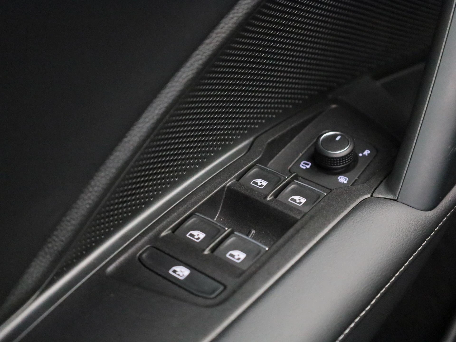 Volkswagen-Tiguan-image-38