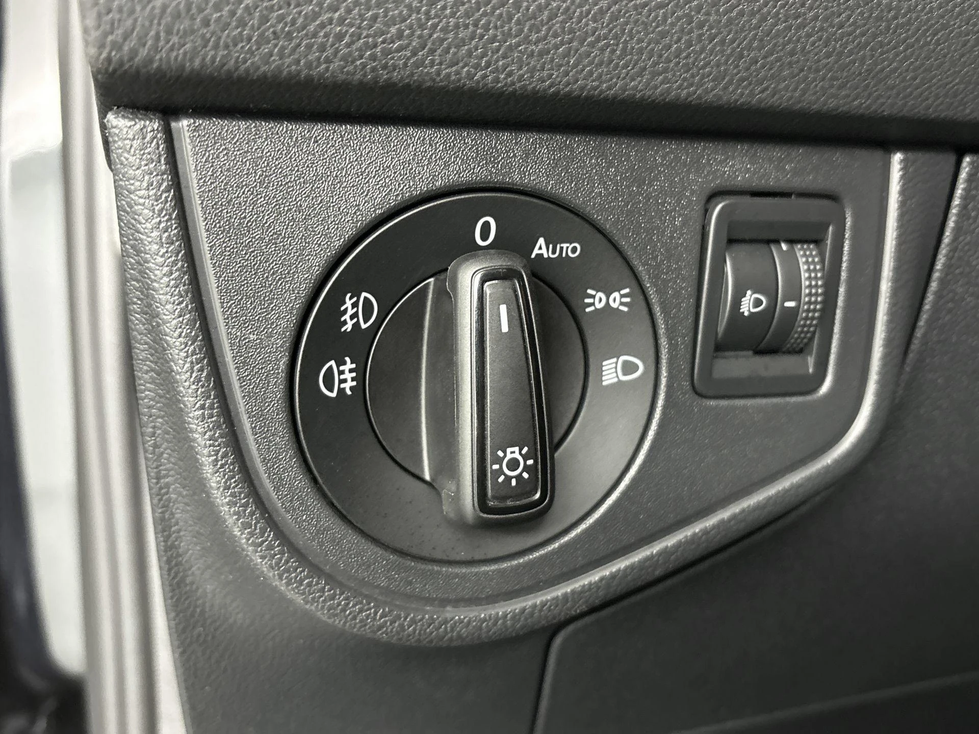 Volkswagen-Polo-image-17
