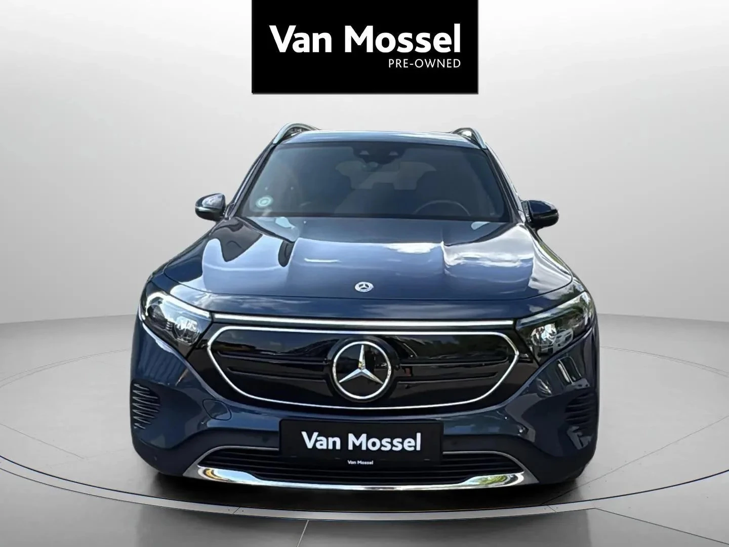 Mercedes-Benz-EQB-image-11