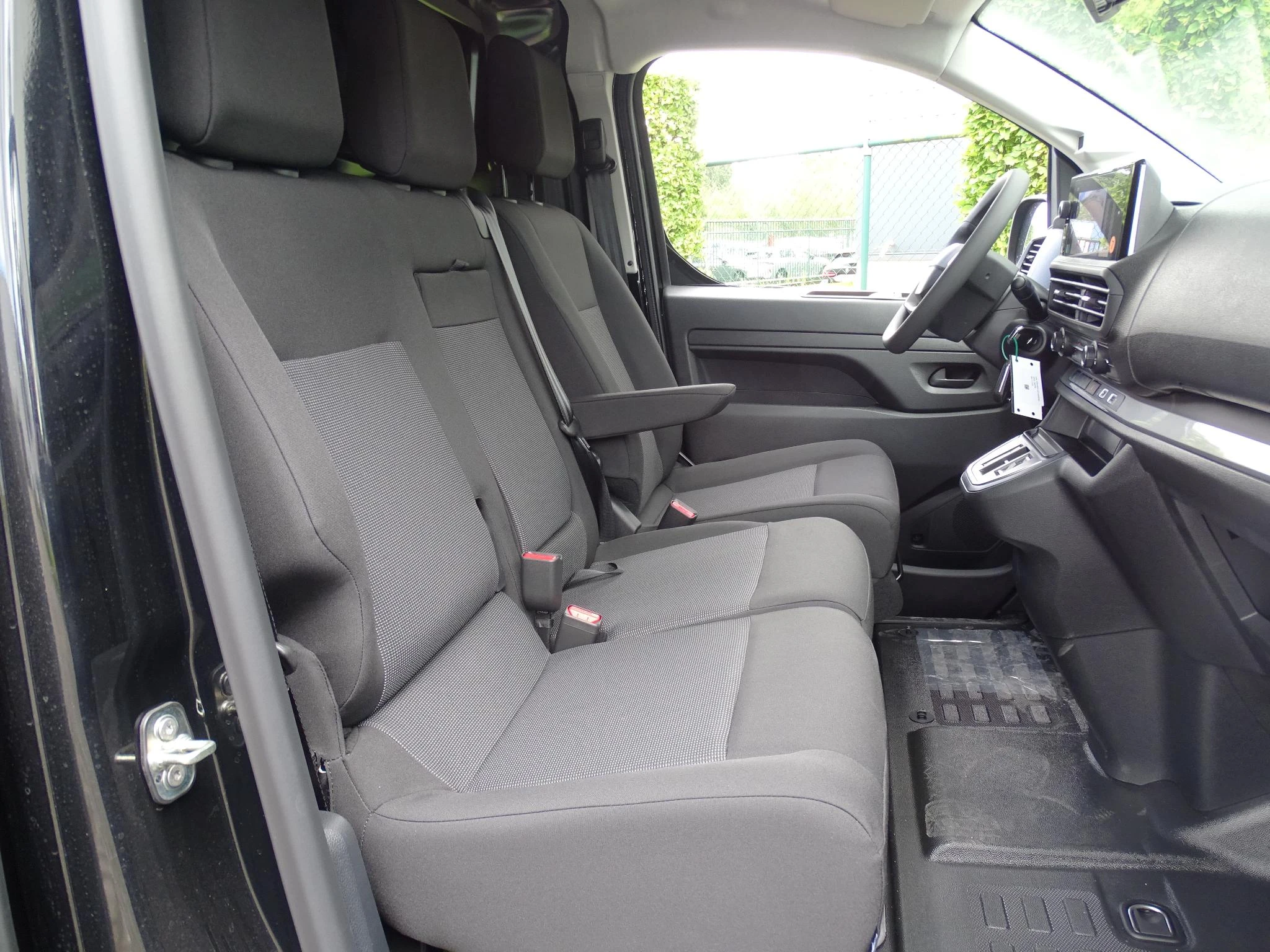 Opel-Vivaro-image-11