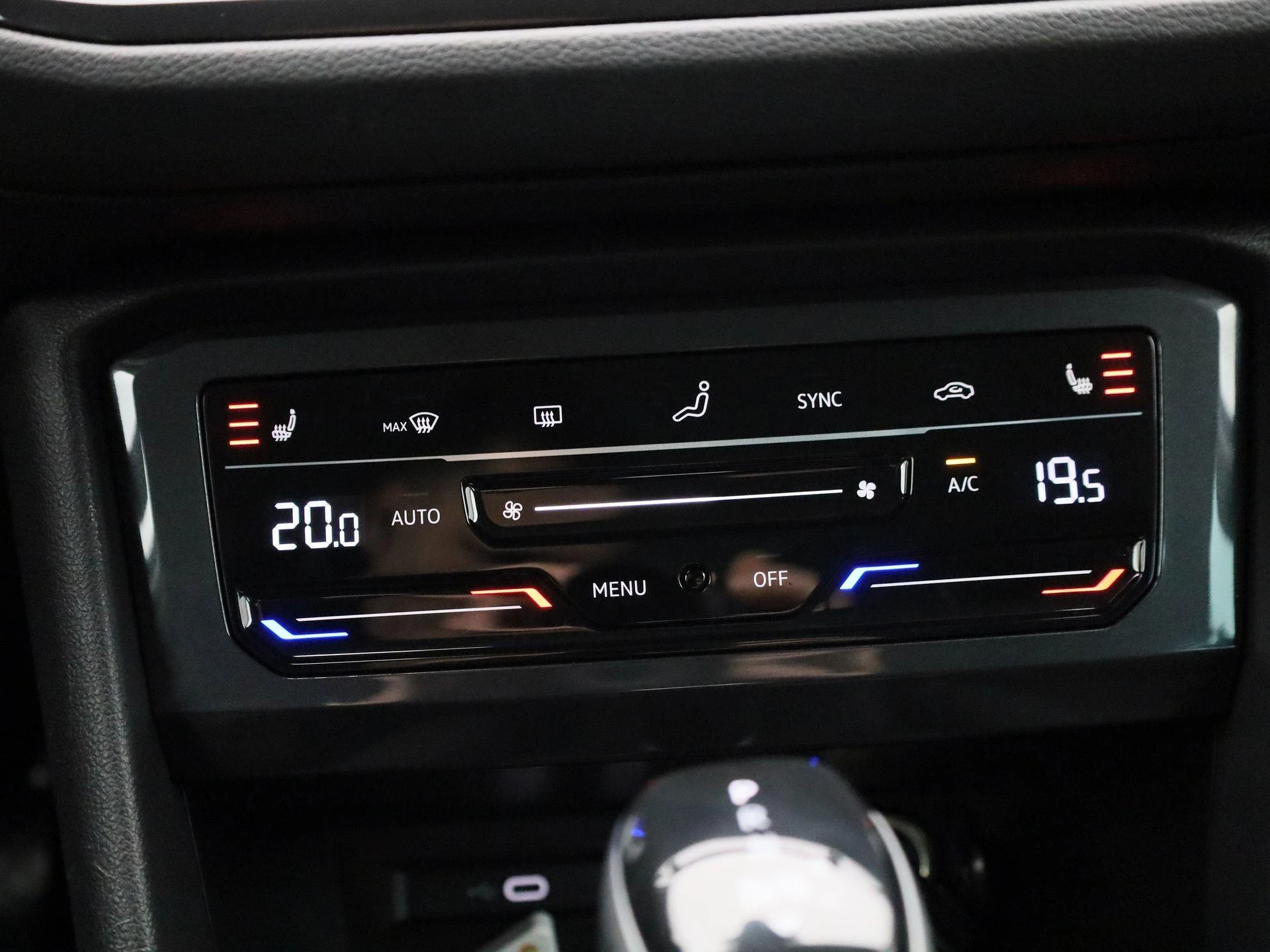 Volkswagen-Tiguan-image-17