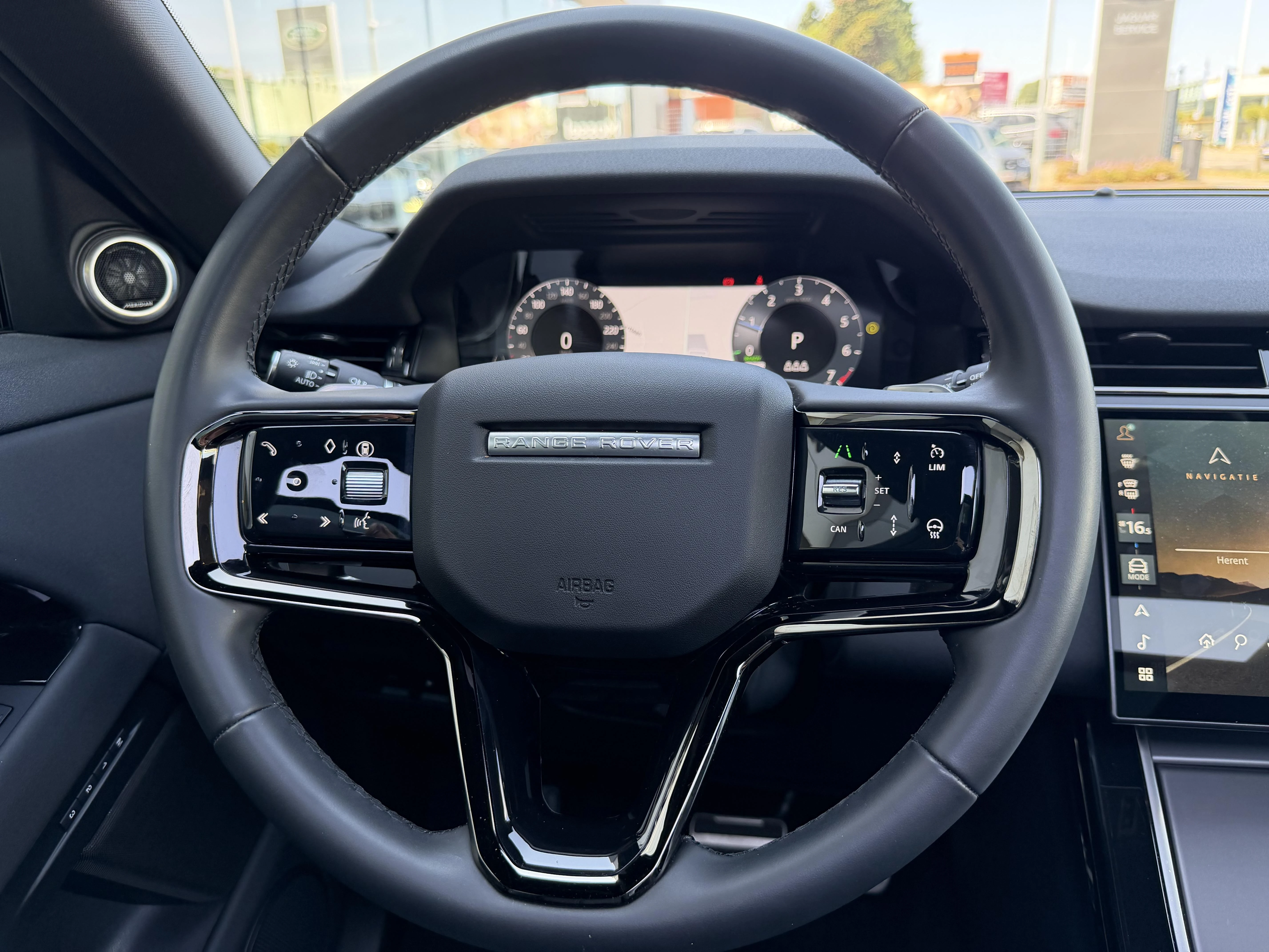 Land Rover-Range Rover Evoque-image-10