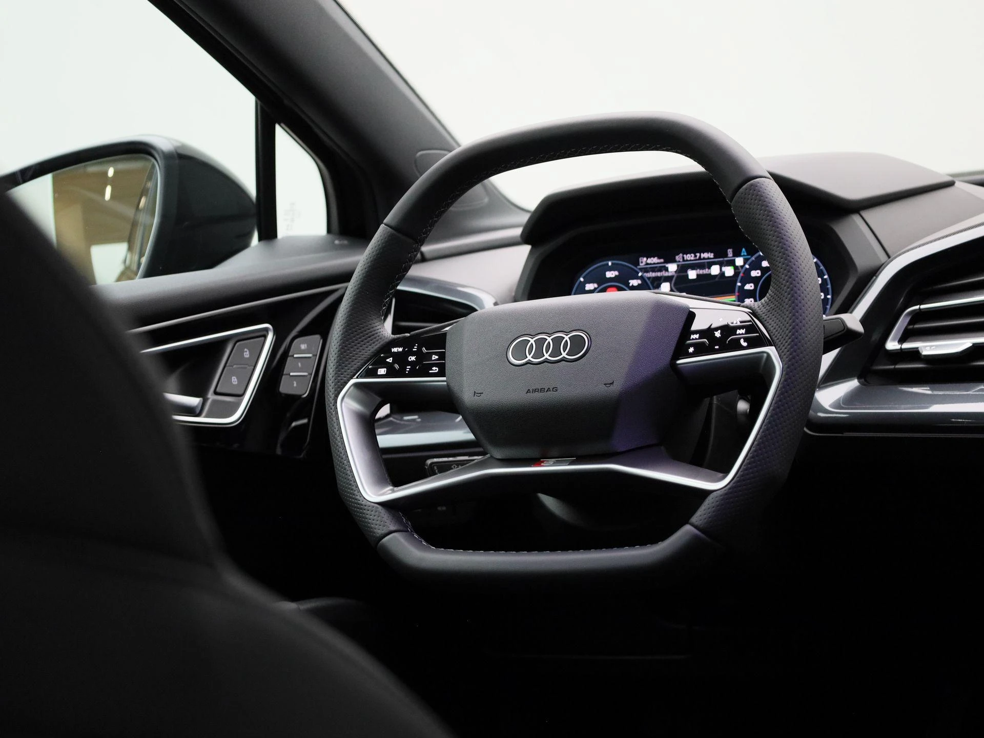 Audi-Q4 Sportback e-tron-image-17