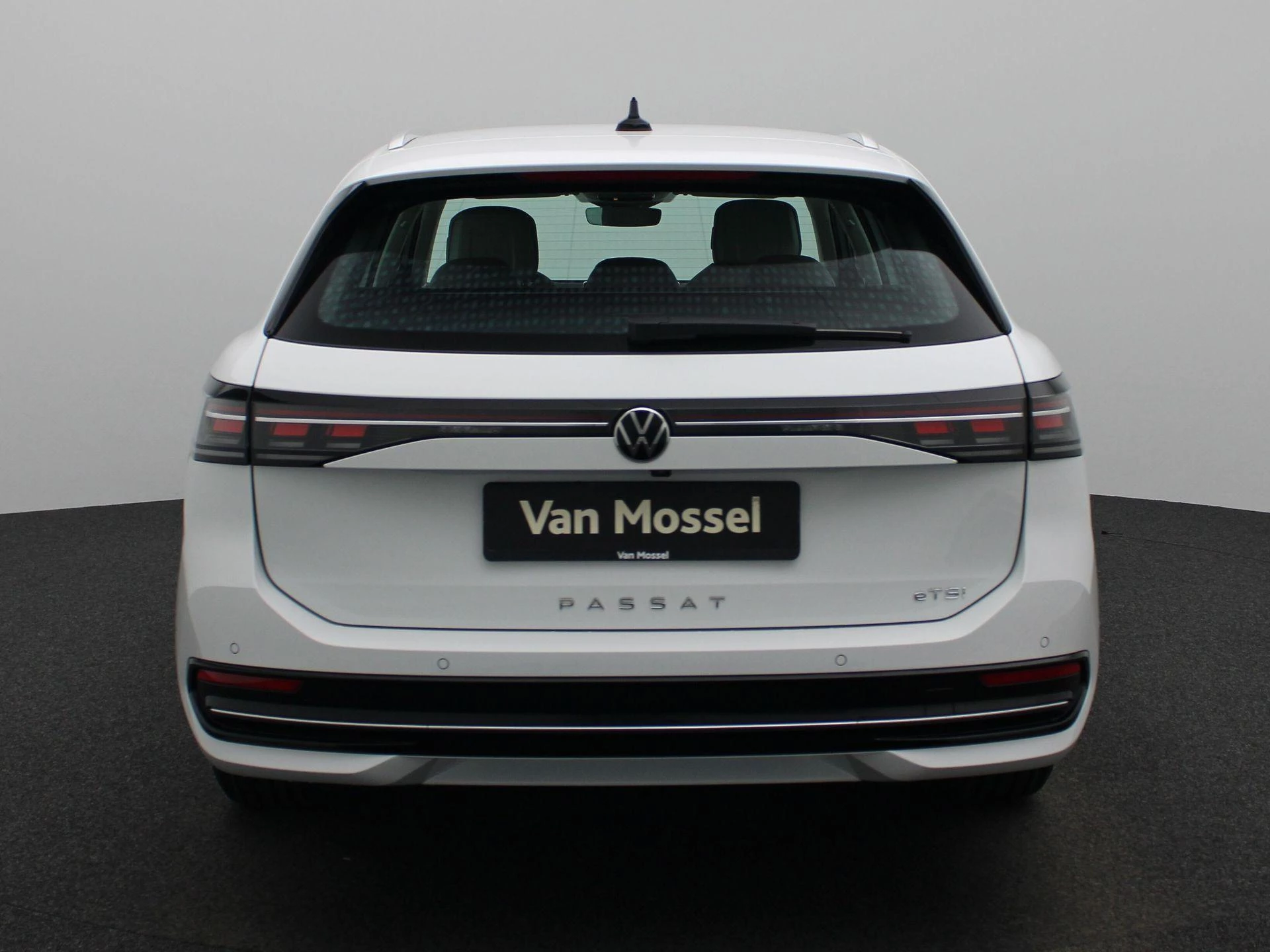 Volkswagen-Passat-image-4