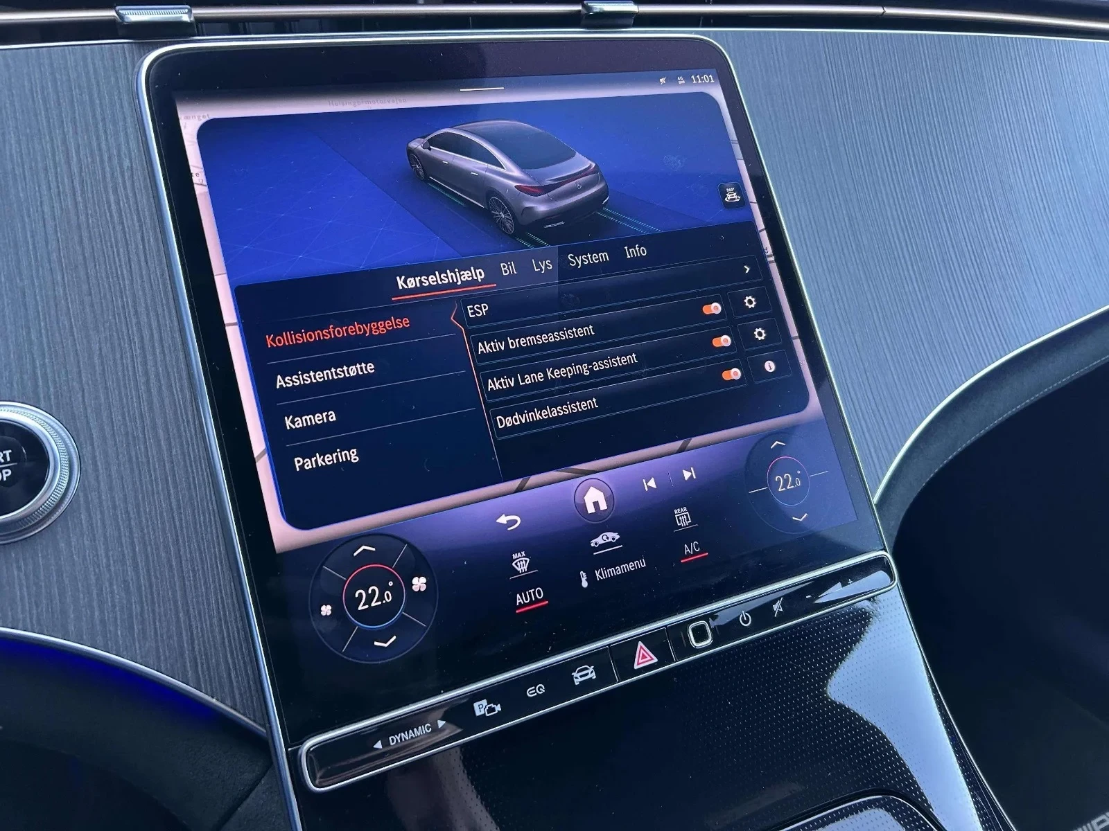 Mercedes-Benz-EQE-image-16