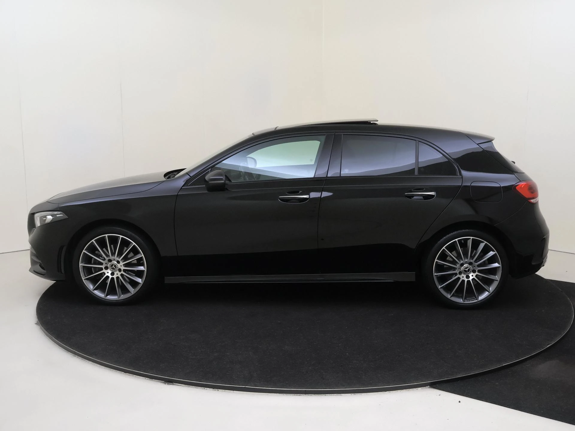 Mercedes-Benz-A-Klasse-image-7
