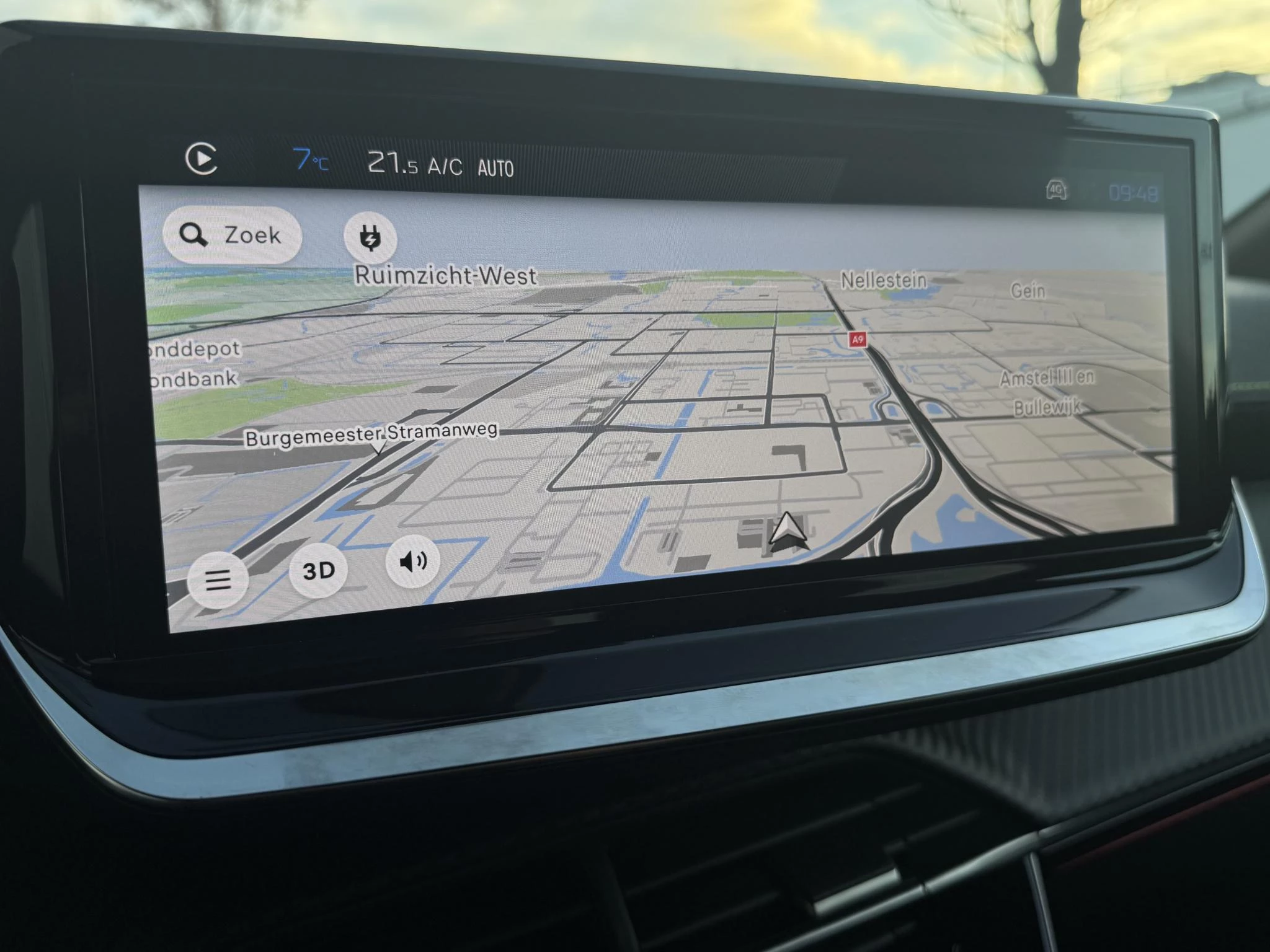 Peugeot-e-208-image-22