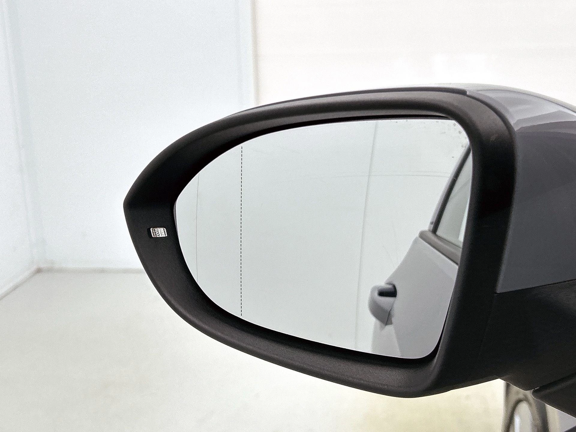 Volkswagen-Golf-image-26