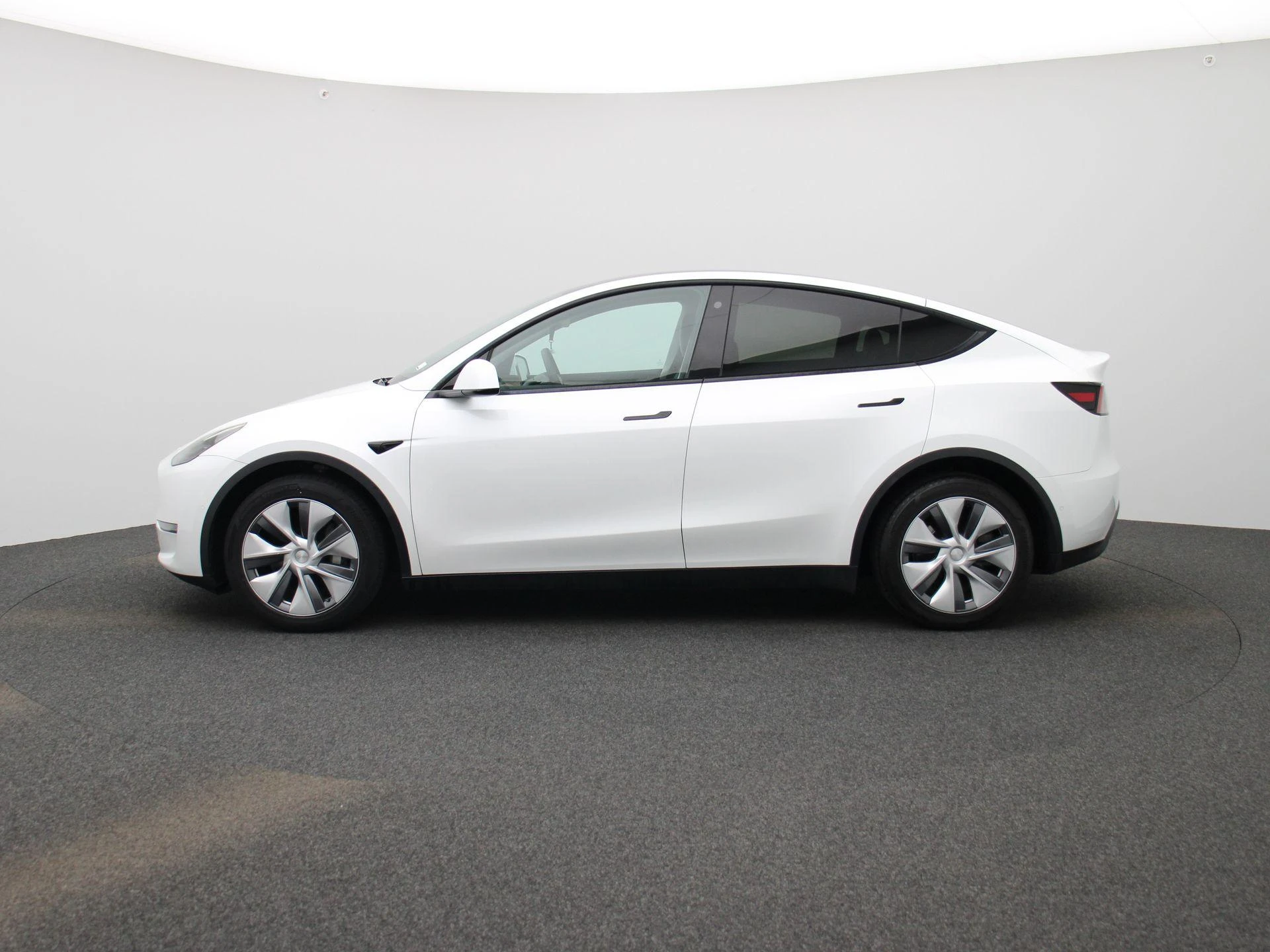 Tesla-Model Y-image-3