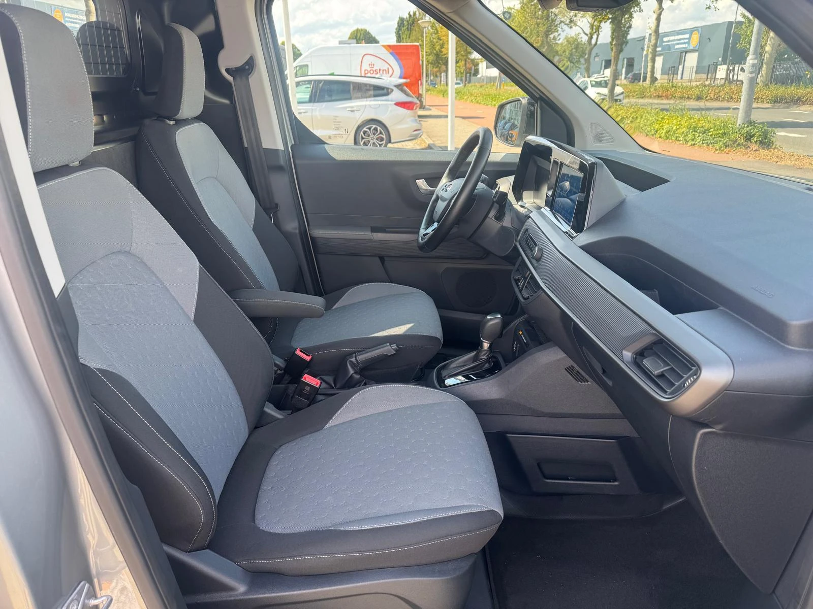 Ford-Transit Courier-image-21