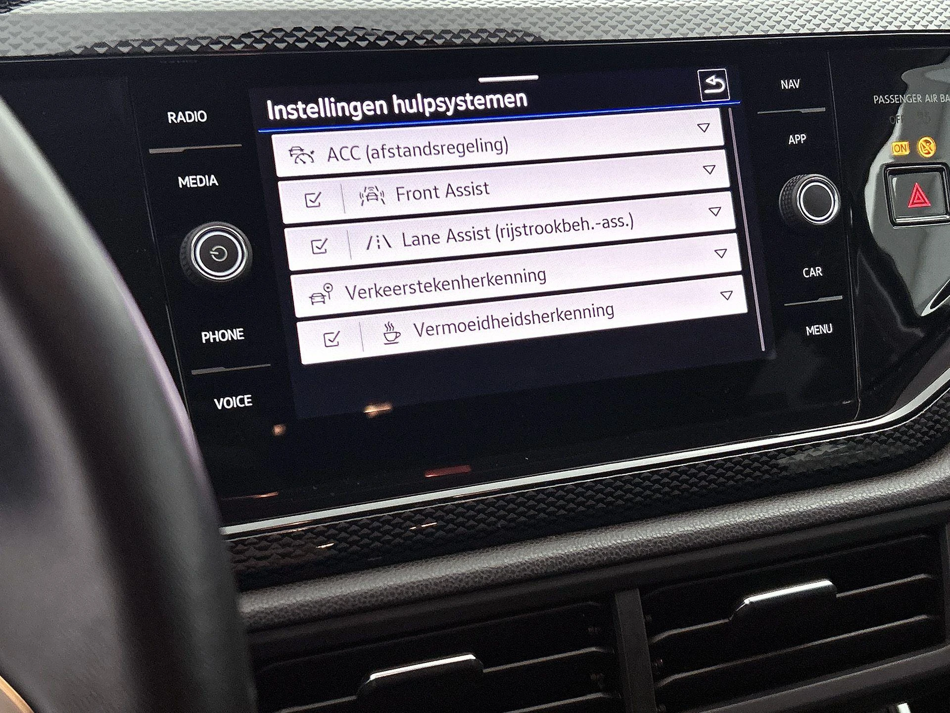 Volkswagen-Polo-image-9