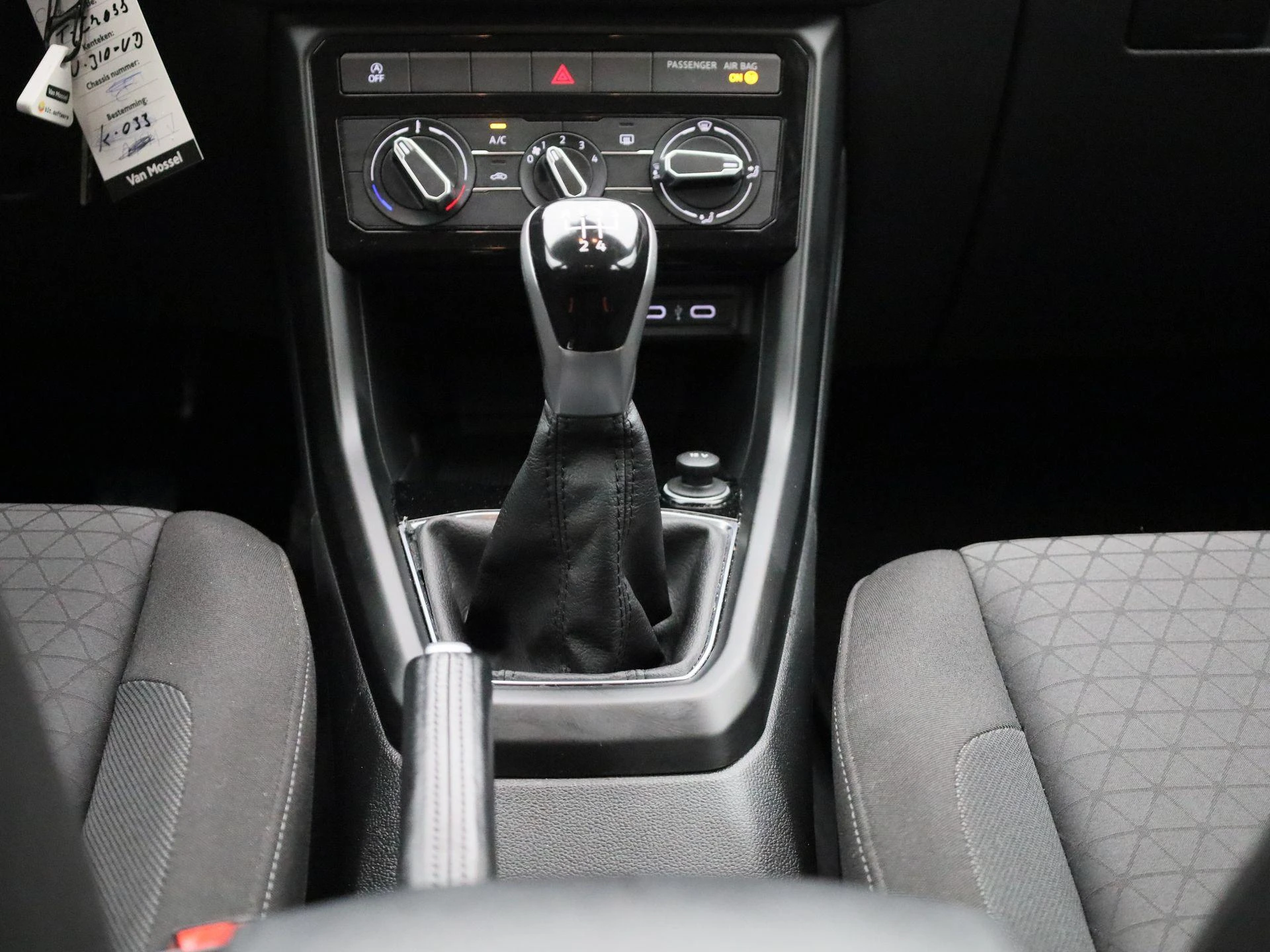 Volkswagen-T-Cross-image-9