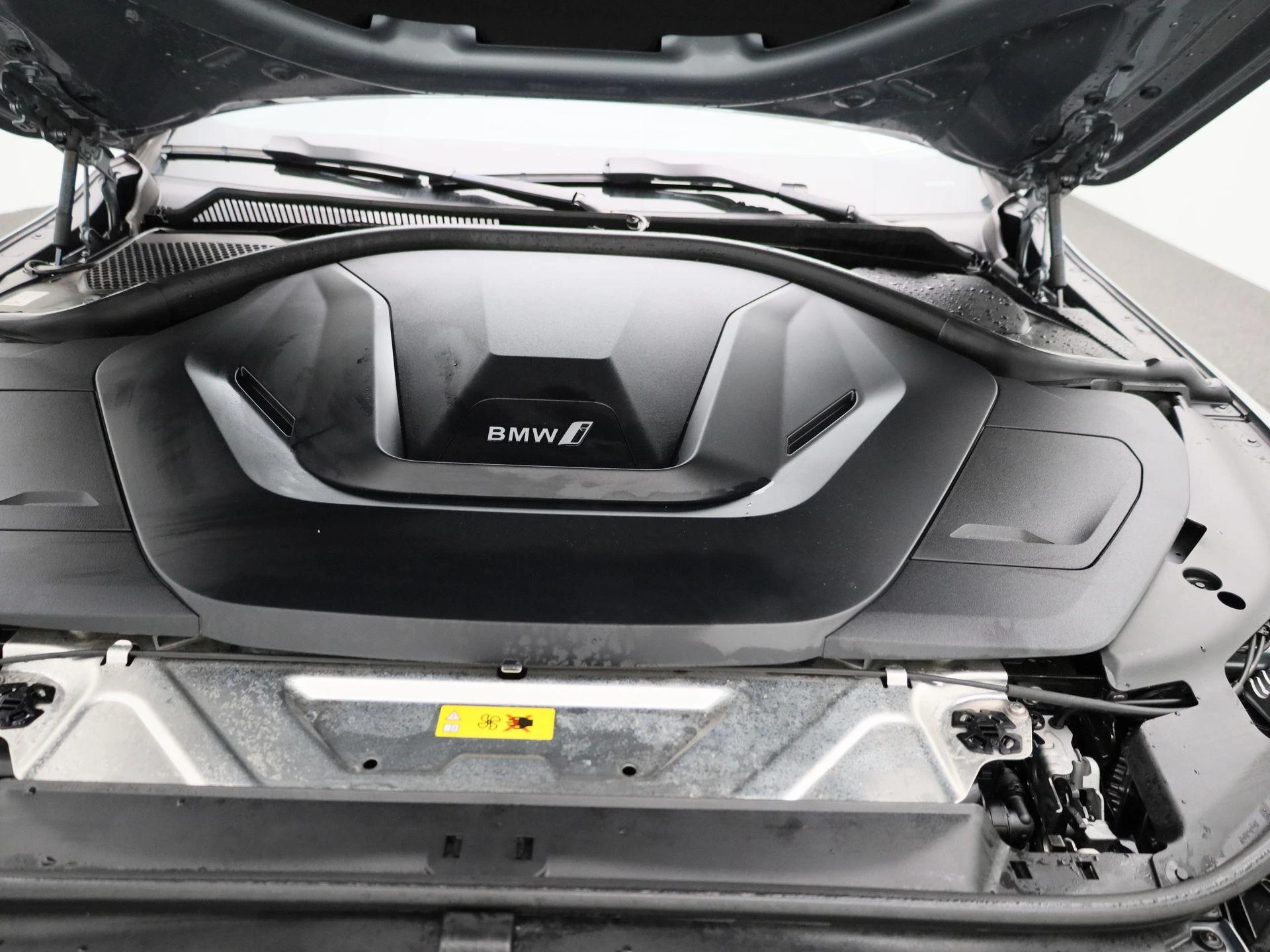BMW-i4-image-35
