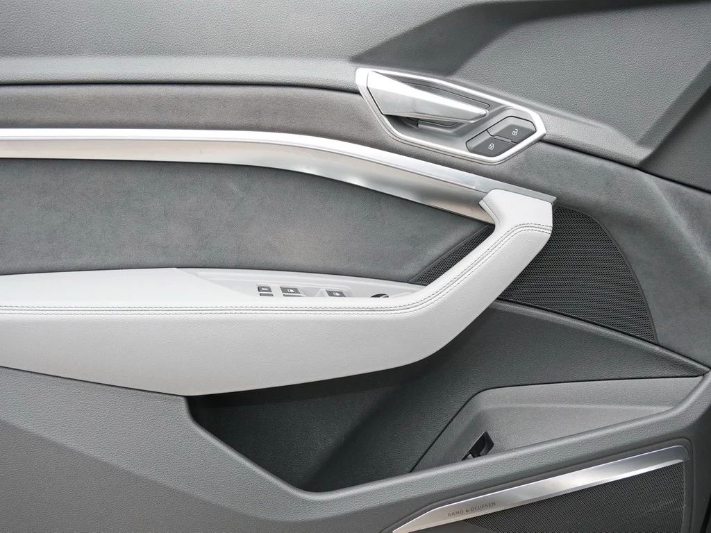 Audi Q8 e-tron 55 quattro S-Line *B&O*LUFT*AHK*MATRIX*ACC*NAVI*