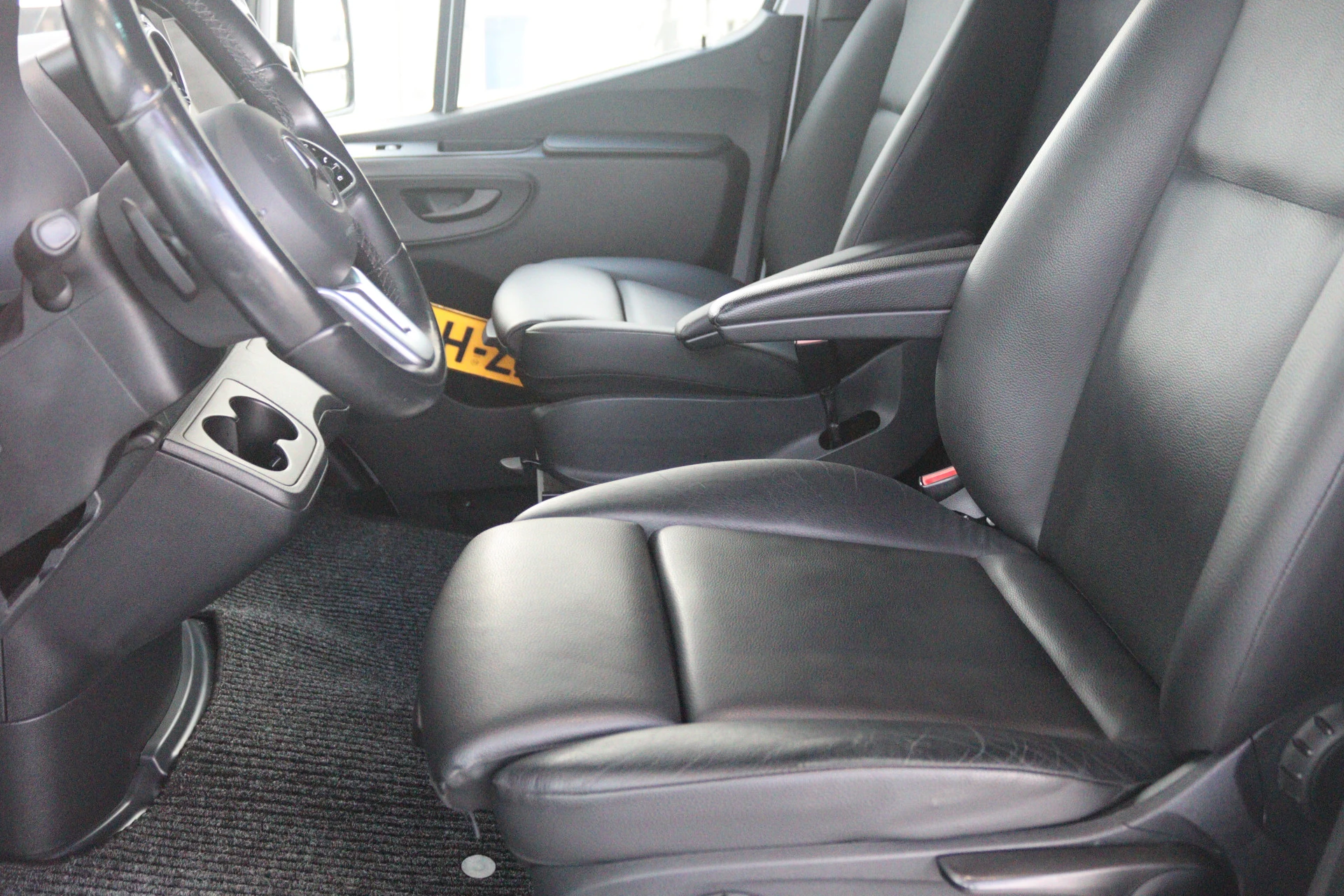 Mercedes-Benz-Sprinter-image-4