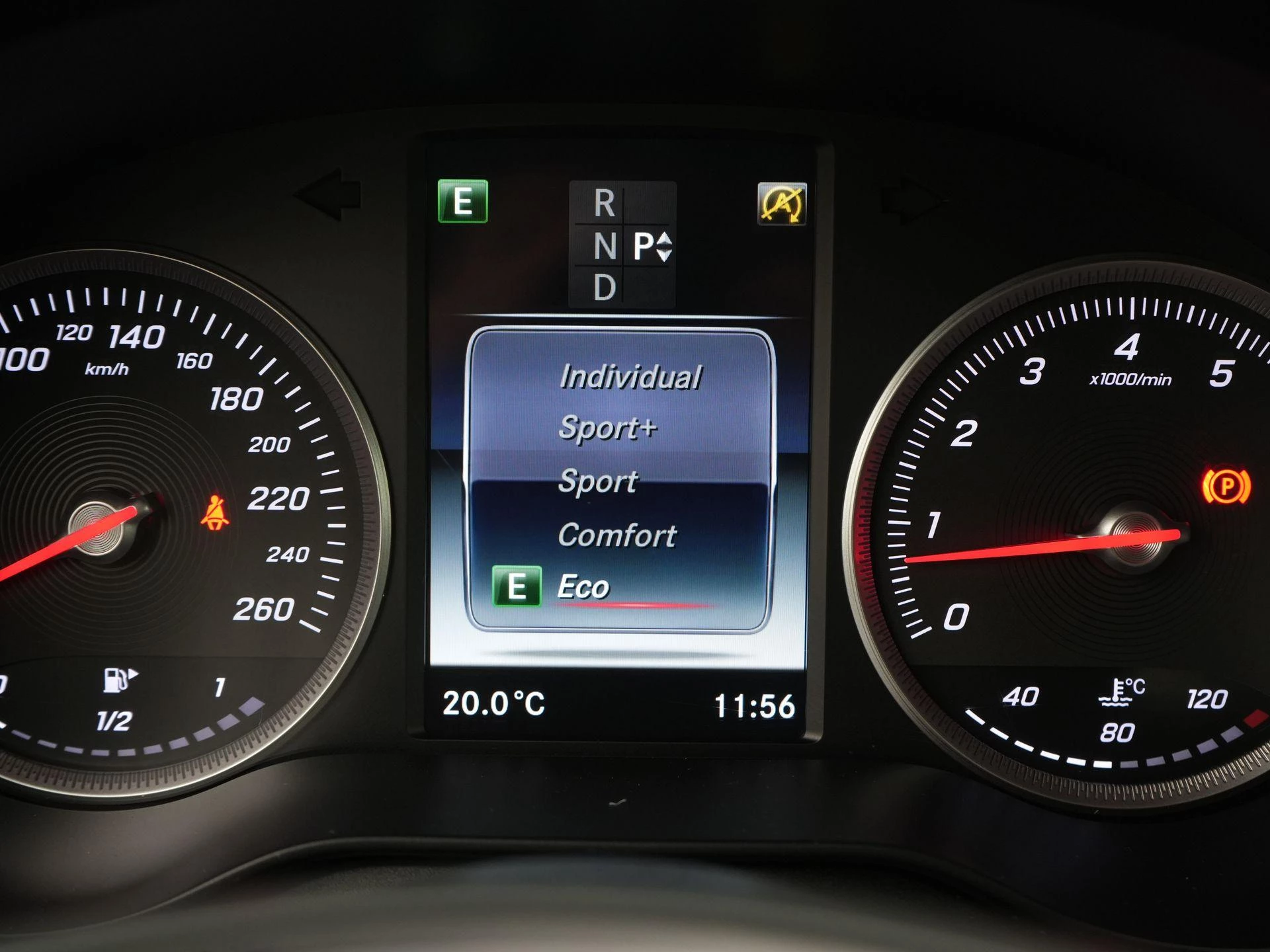 Mercedes-Benz-GLC-image-16