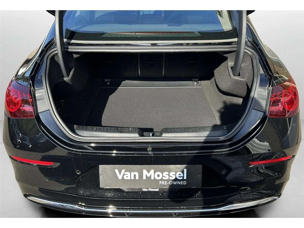 Mercedes-Benz-CLA-image-23