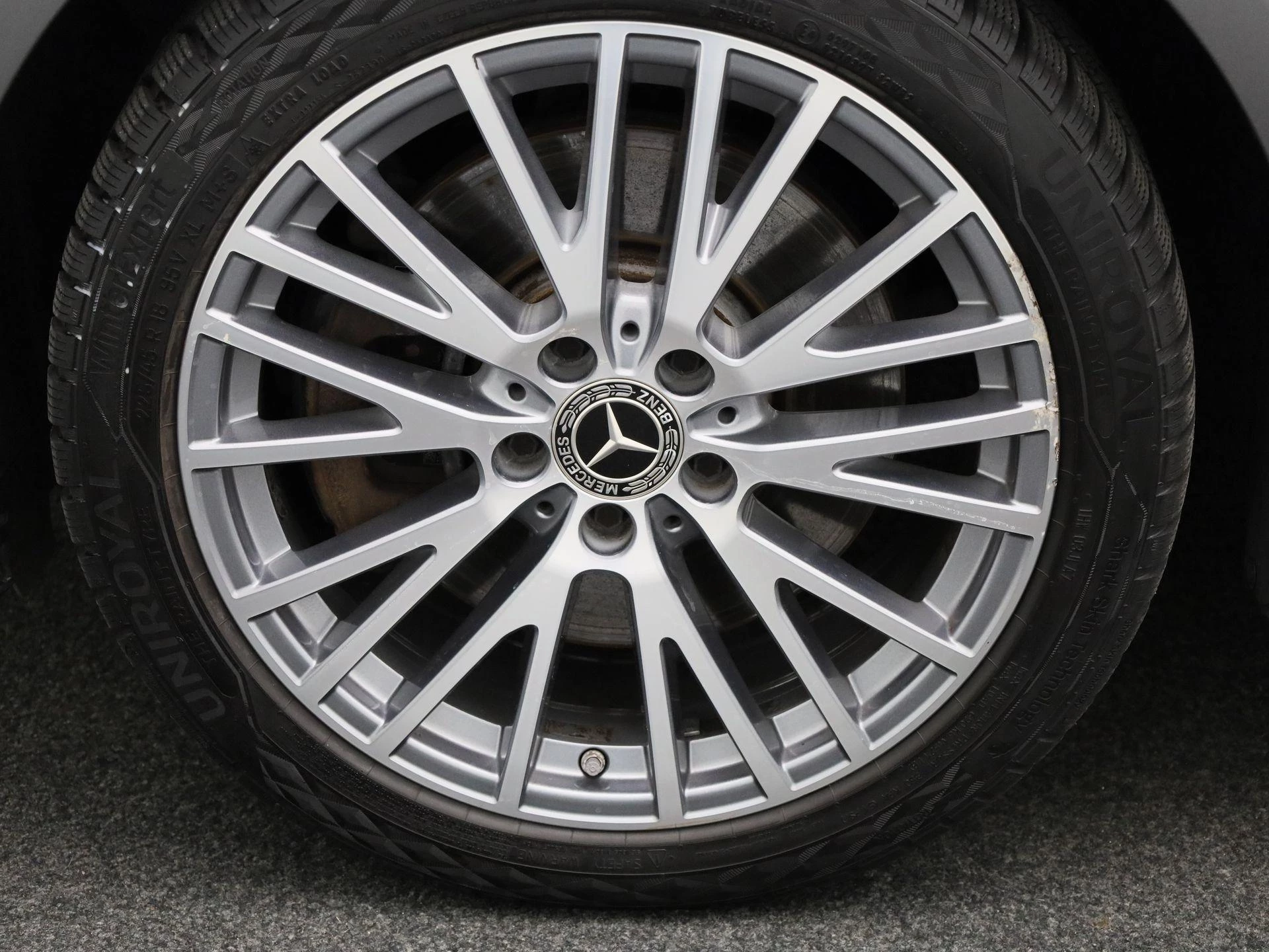 Mercedes-Benz-CLA-image-16