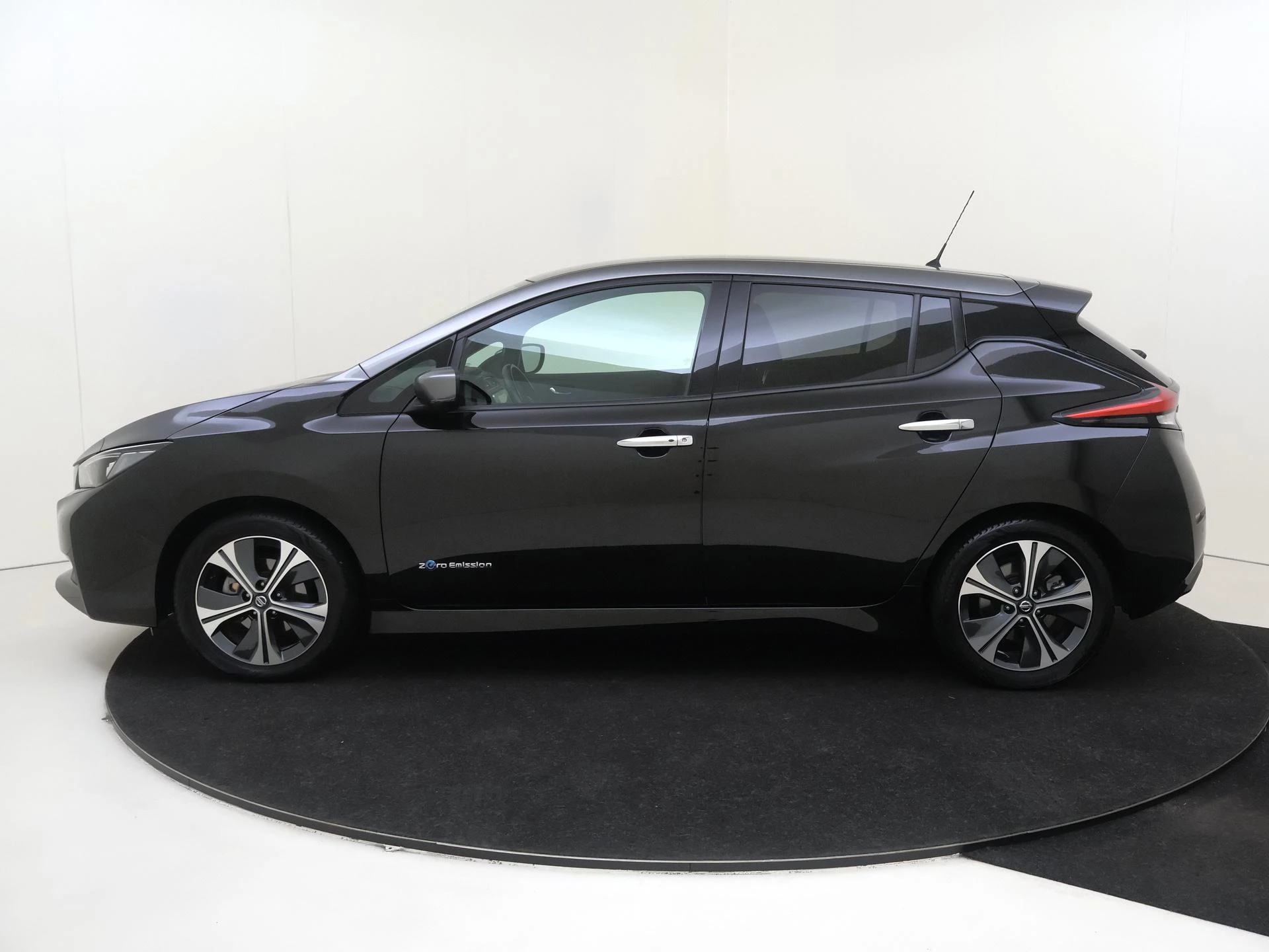 Nissan-Leaf-image-7