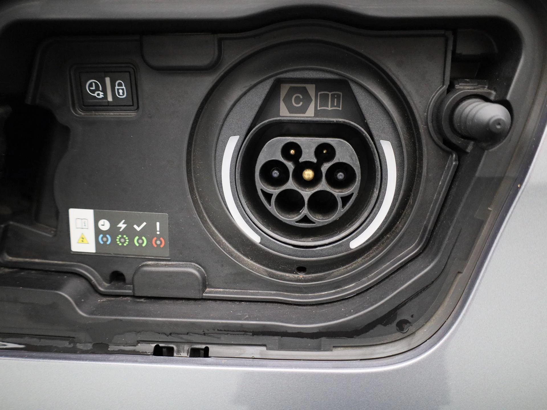 Peugeot 3008 1.6 HYBRID4 300 e-Auto8 GT