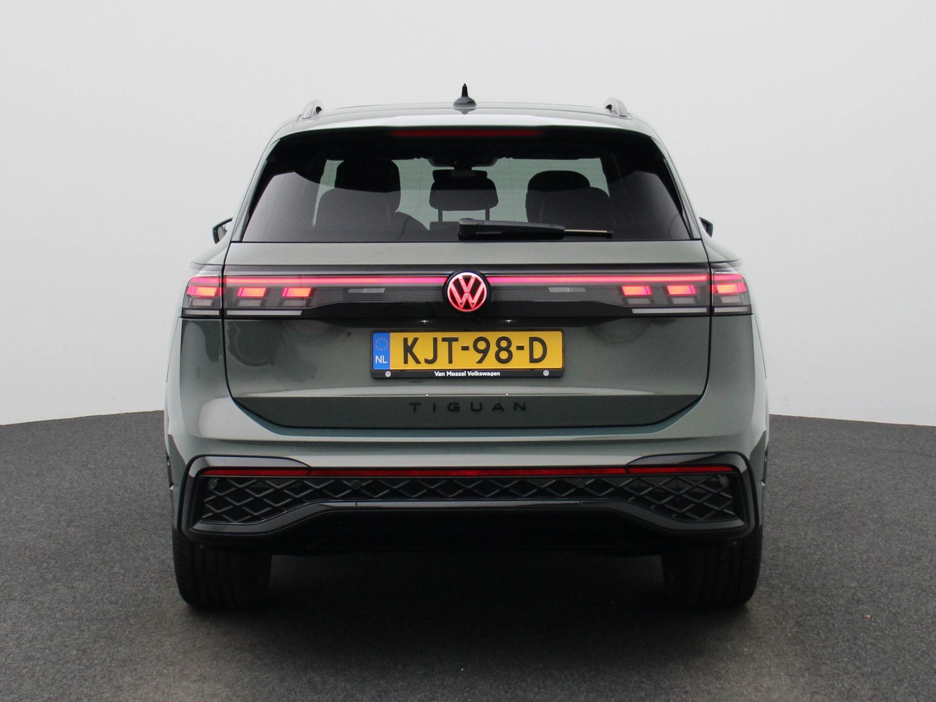 Volkswagen-Tiguan-image-4