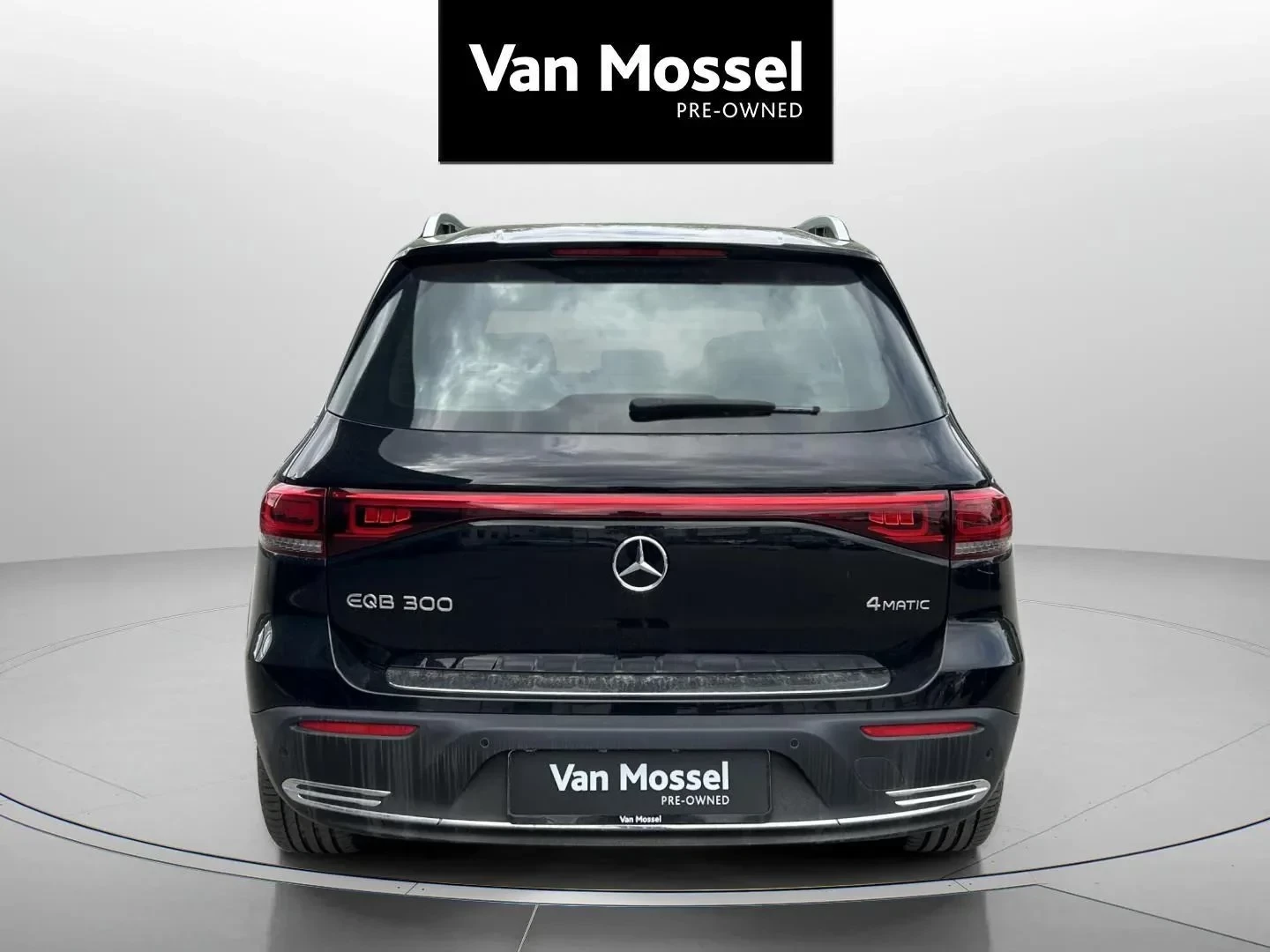 Mercedes-Benz-EQB-image-5
