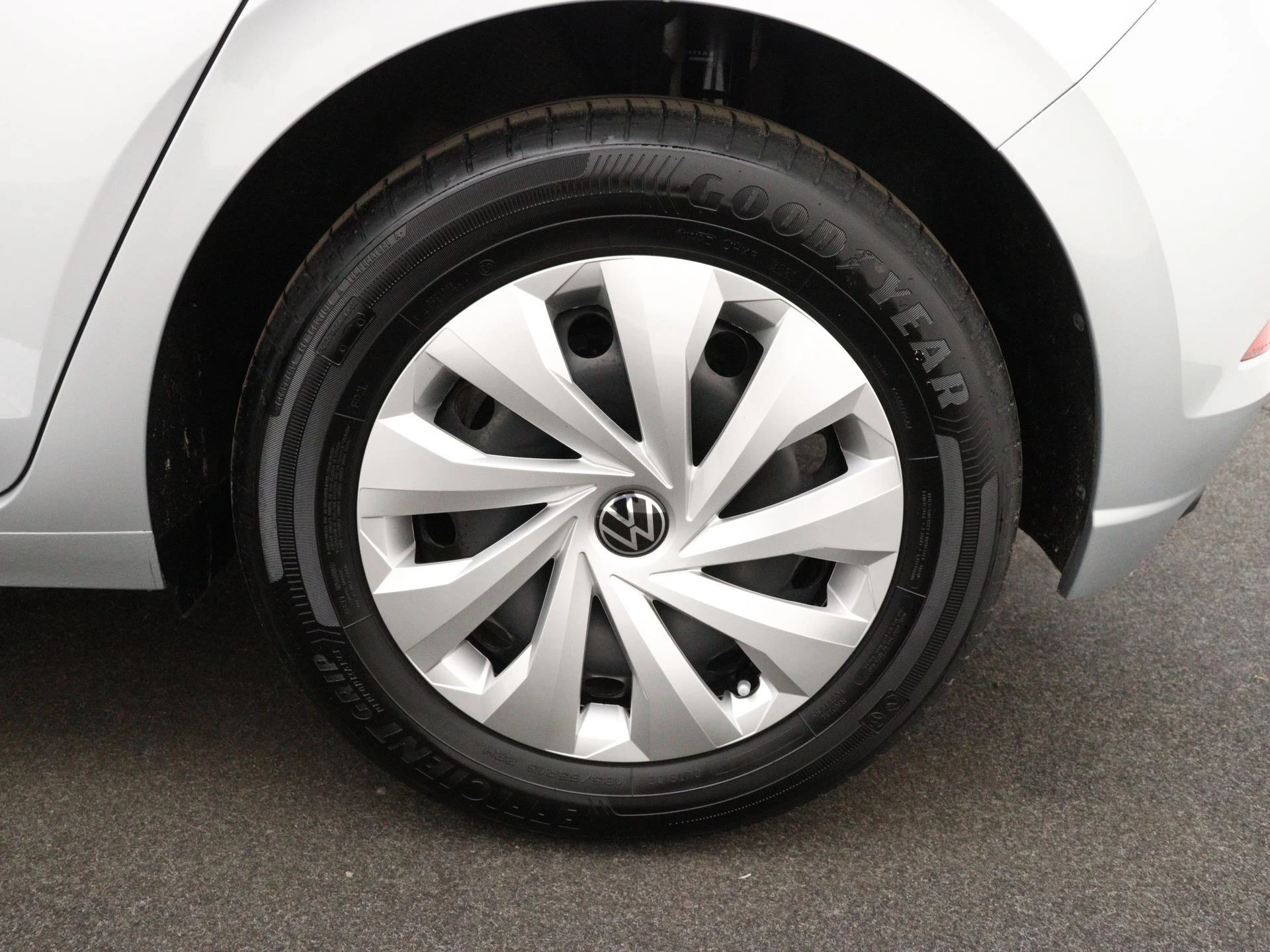 Volkswagen-Polo-image-10