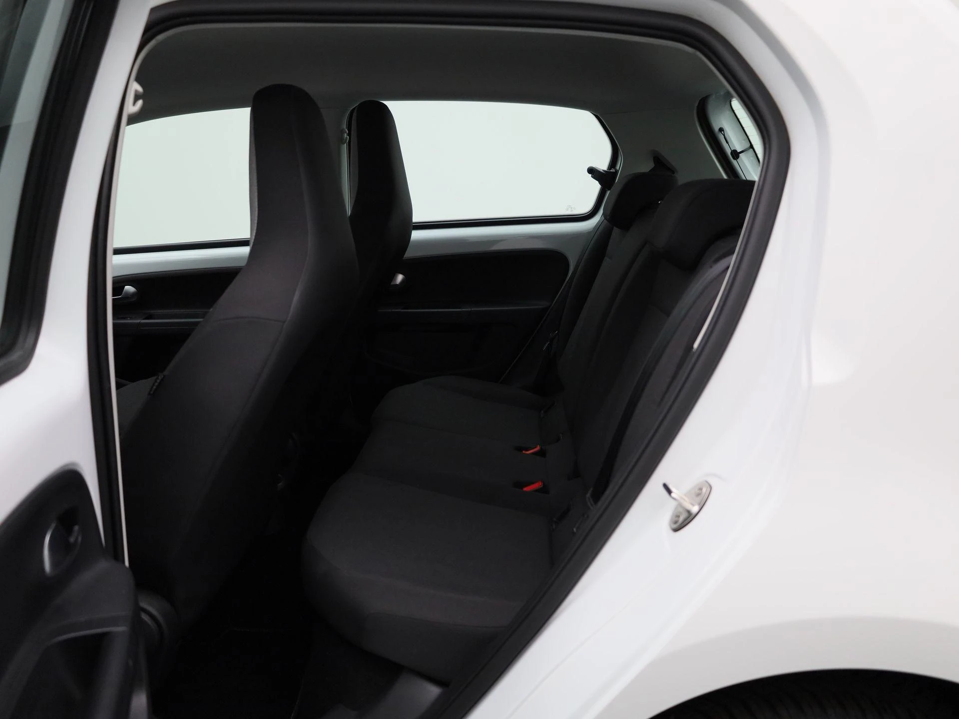 Volkswagen-up!-image-9