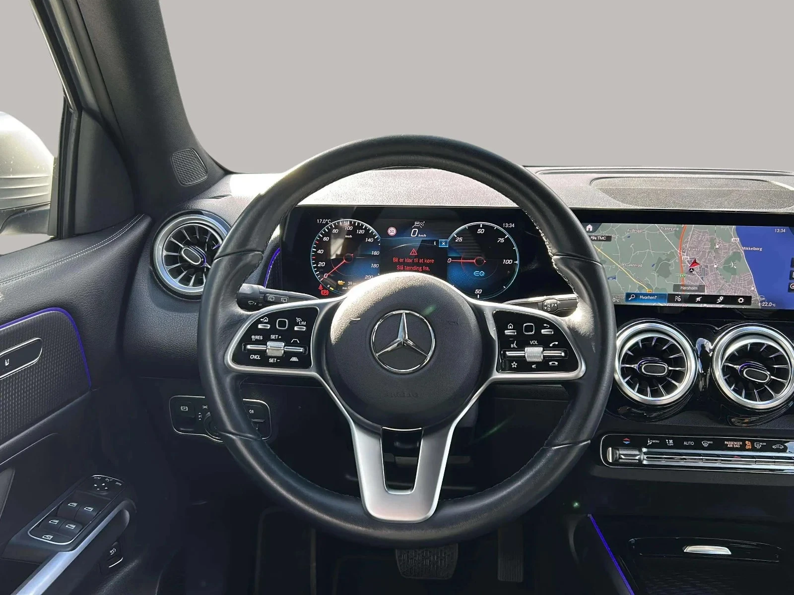 Mercedes-Benz-EQB-image-12