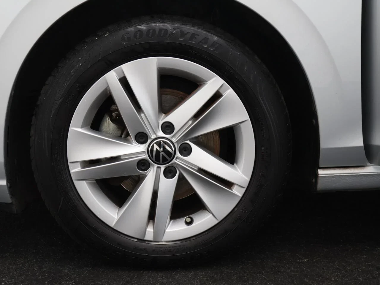Volkswagen-Golf-image-8