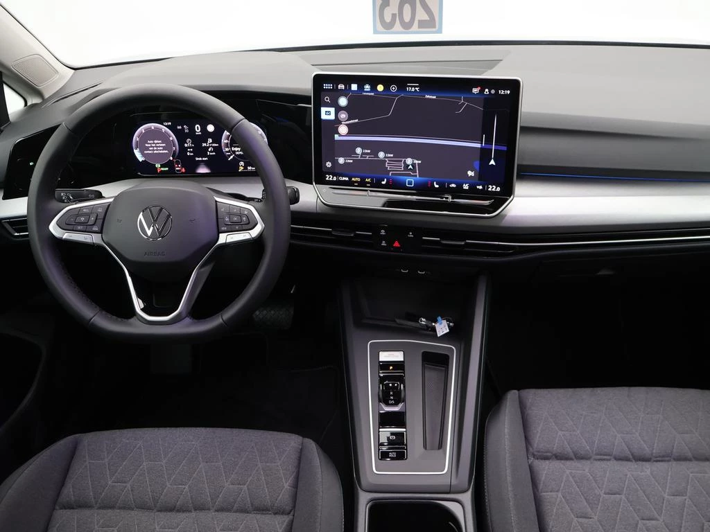 Volkswagen Golf VIII Golf Life Business 1.5 eTSI 85 kW (116 pk) DSG // DEMO