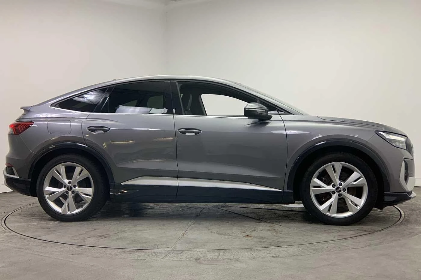 Audi-Q4 Sportback e-tron-image-3